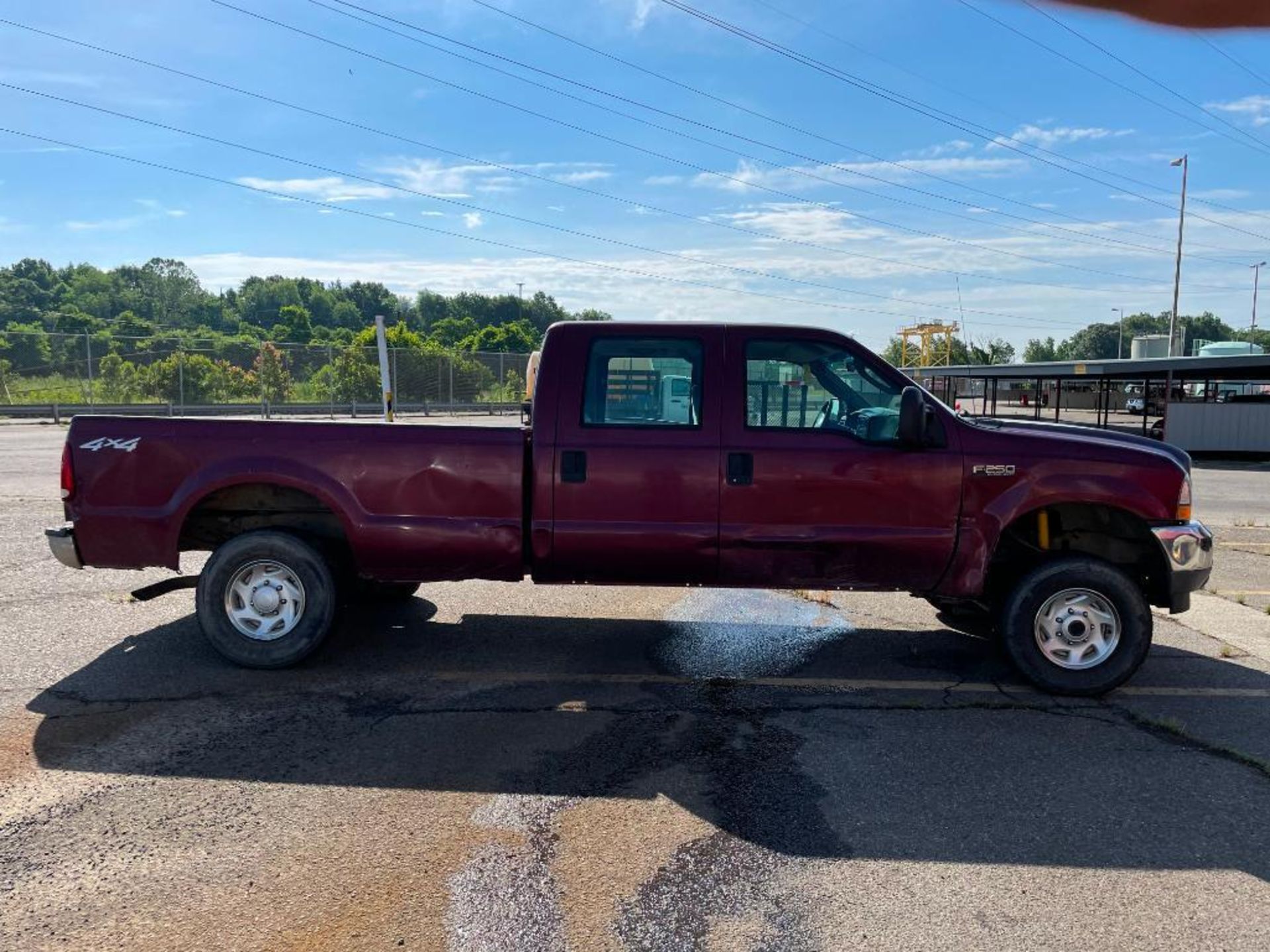 2004 FORD F250 XL SUPER DUTY 4X4 PICKUP TRUCK, CREW CAB, AUTOMATIC TRANS., 5.4 TRITON ENGINE, 57,887 - Image 3 of 9