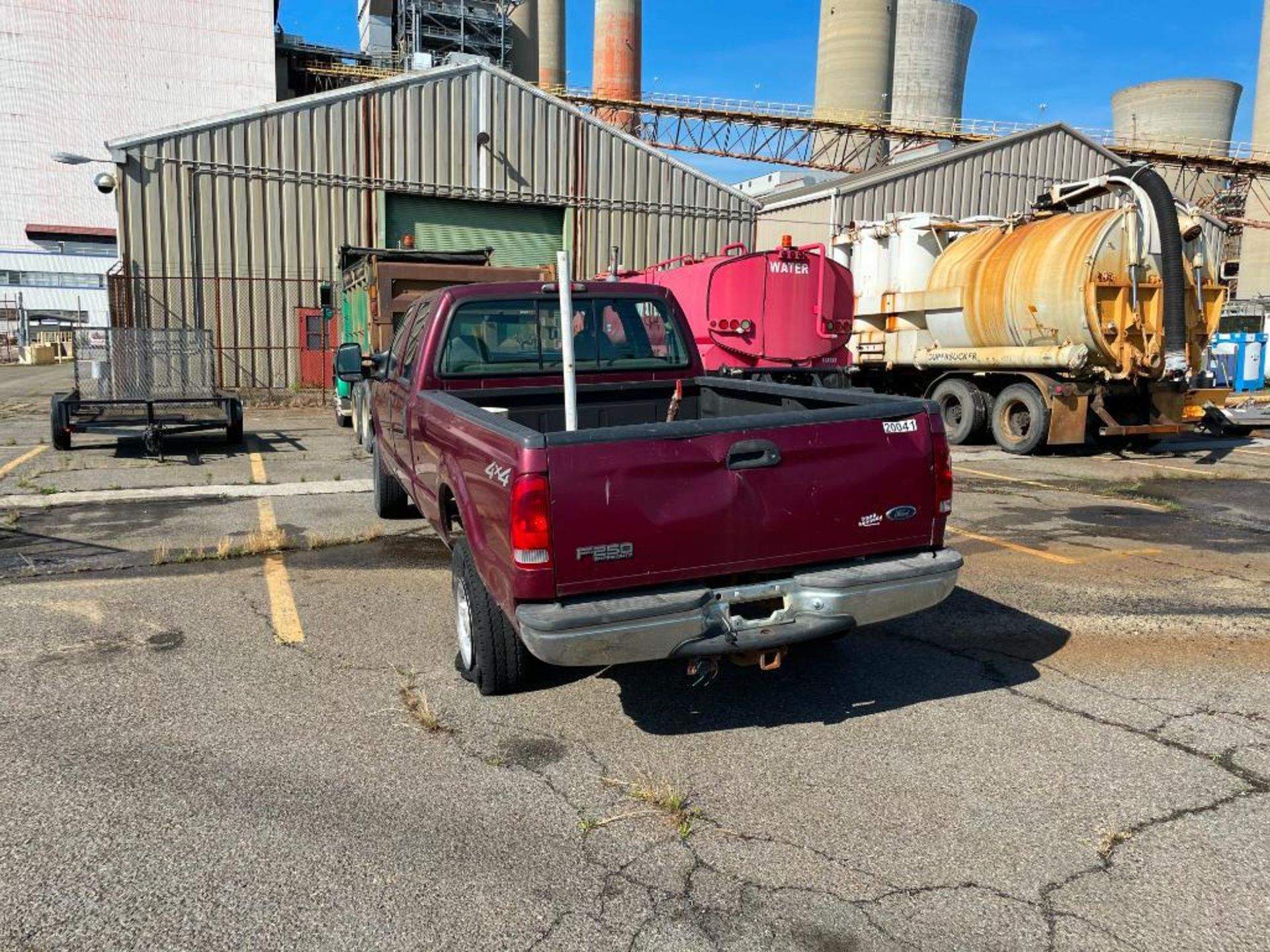 2004 FORD F250 XL SUPER DUTY 4X4 PICKUP TRUCK, CREW CAB, AUTOMATIC TRANS., 5.4 TRITON ENGINE, 57,887 - Image 4 of 9