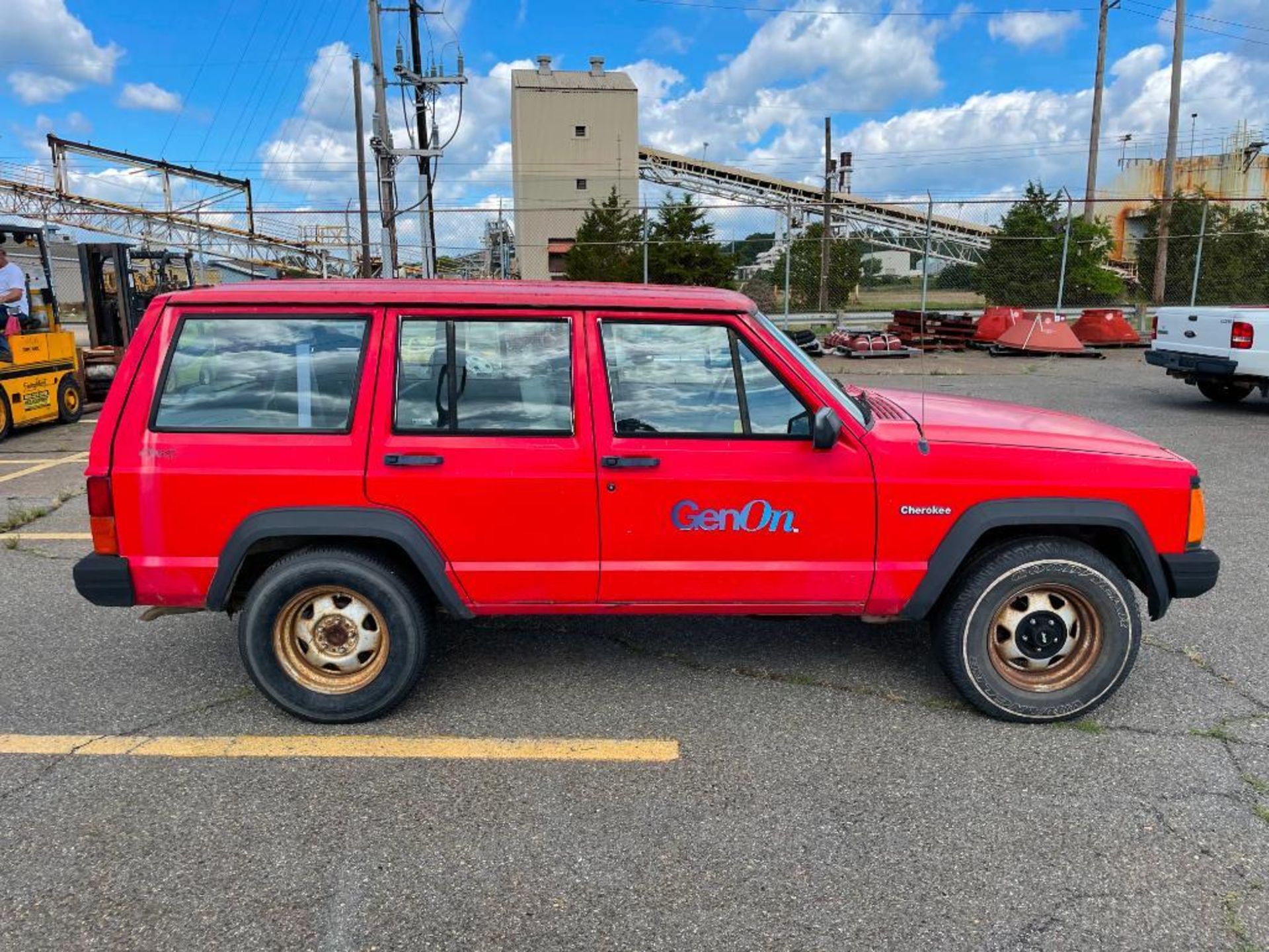 1994 JEEP CHEROKEE, 4X4, AUTOMATIC TRANS., 4.0 L ENGINE, VIN 1J4FJ857RL125768, 154,347 MILES - Image 3 of 8