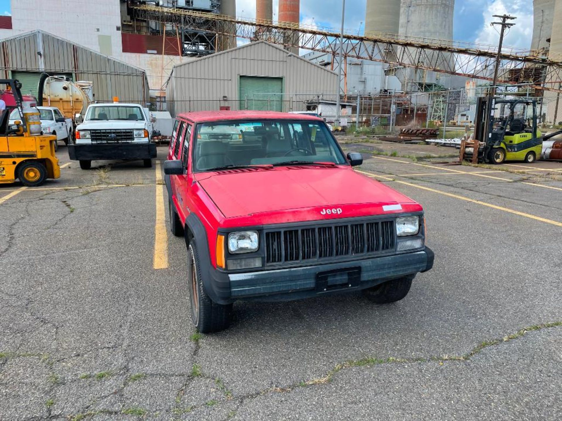 1994 JEEP CHEROKEE, 4X4, AUTOMATIC TRANS., 4.0 L ENGINE, VIN 1J4FJ857RL125768, 154,347 MILES - Image 2 of 8