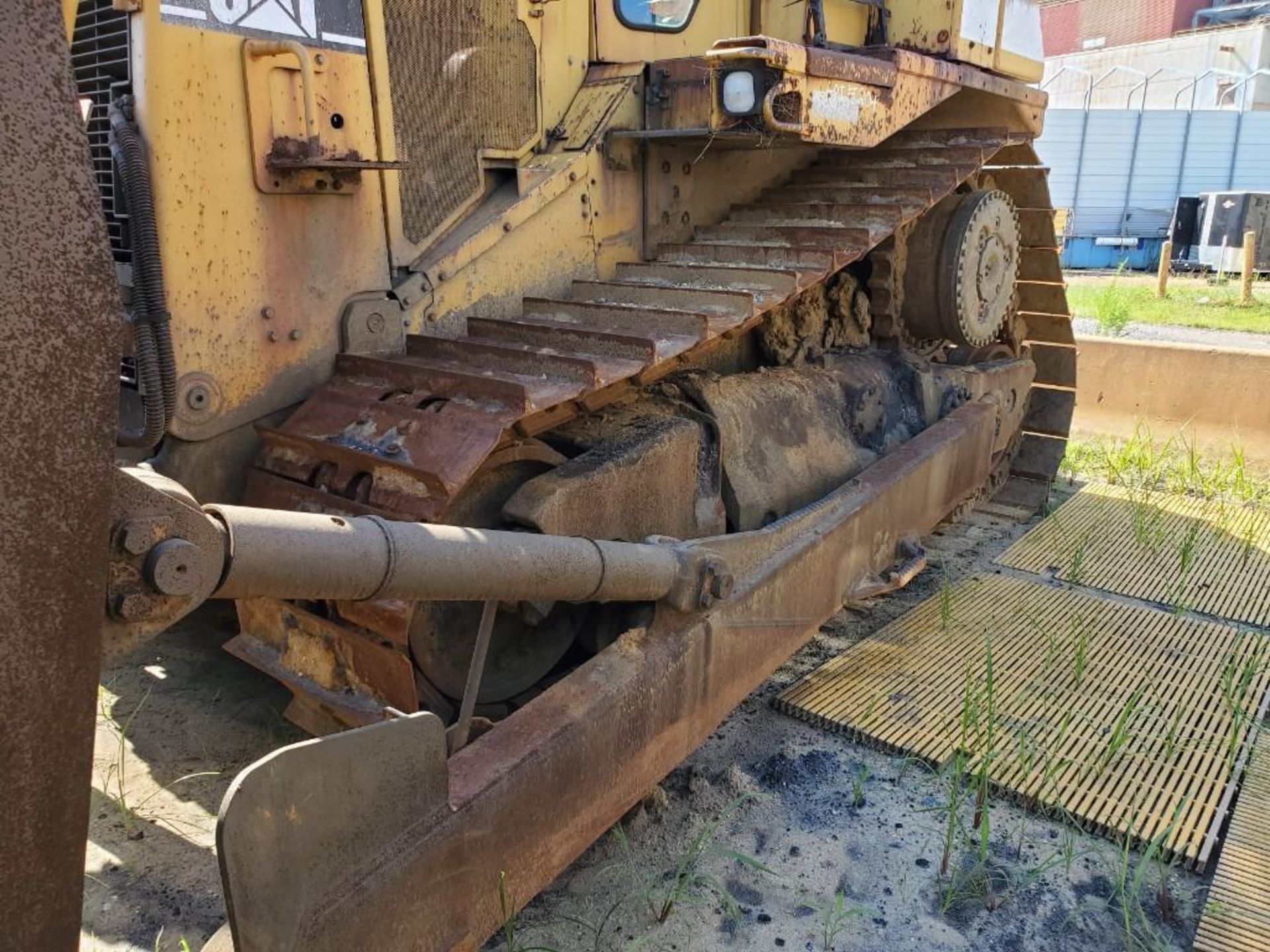 CATERPILLAR D9N BULLDOZER, 3408 CAT. ENGINE, POWERSHIFT 3 FORWARD & REVERSE GEARS, CLIMATE CAB, SENT - Image 4 of 14