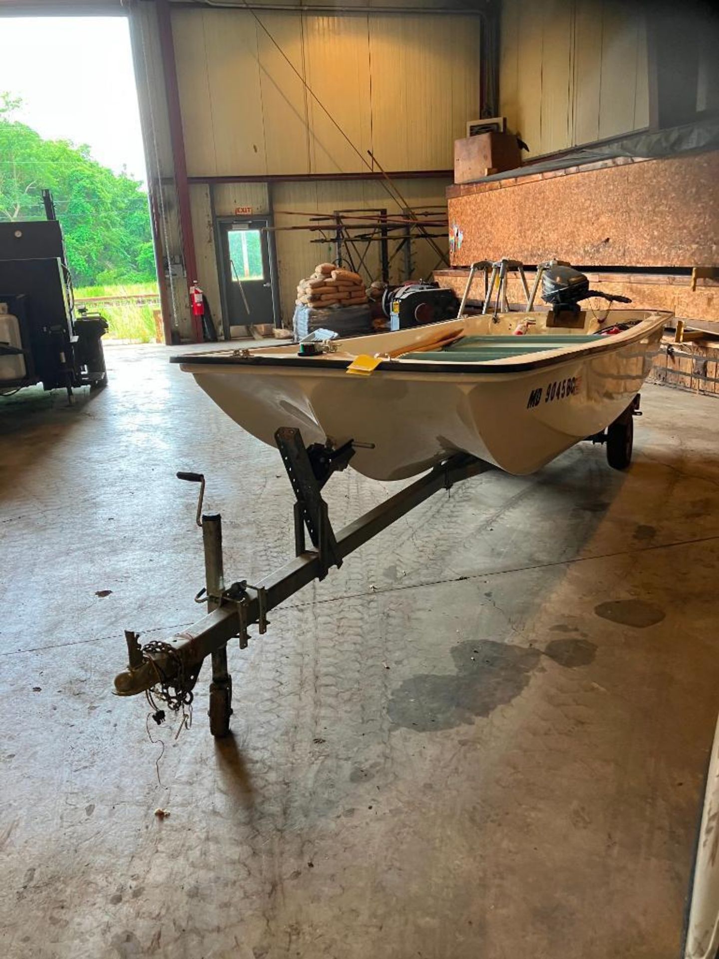 LANNESS K MCKEE & CO. 14' TUNNEL HULL FIBERGLASS BOAT, MODEL 14BHNL, W/ DILLY TRAILER, 9.9 HP EVINRU