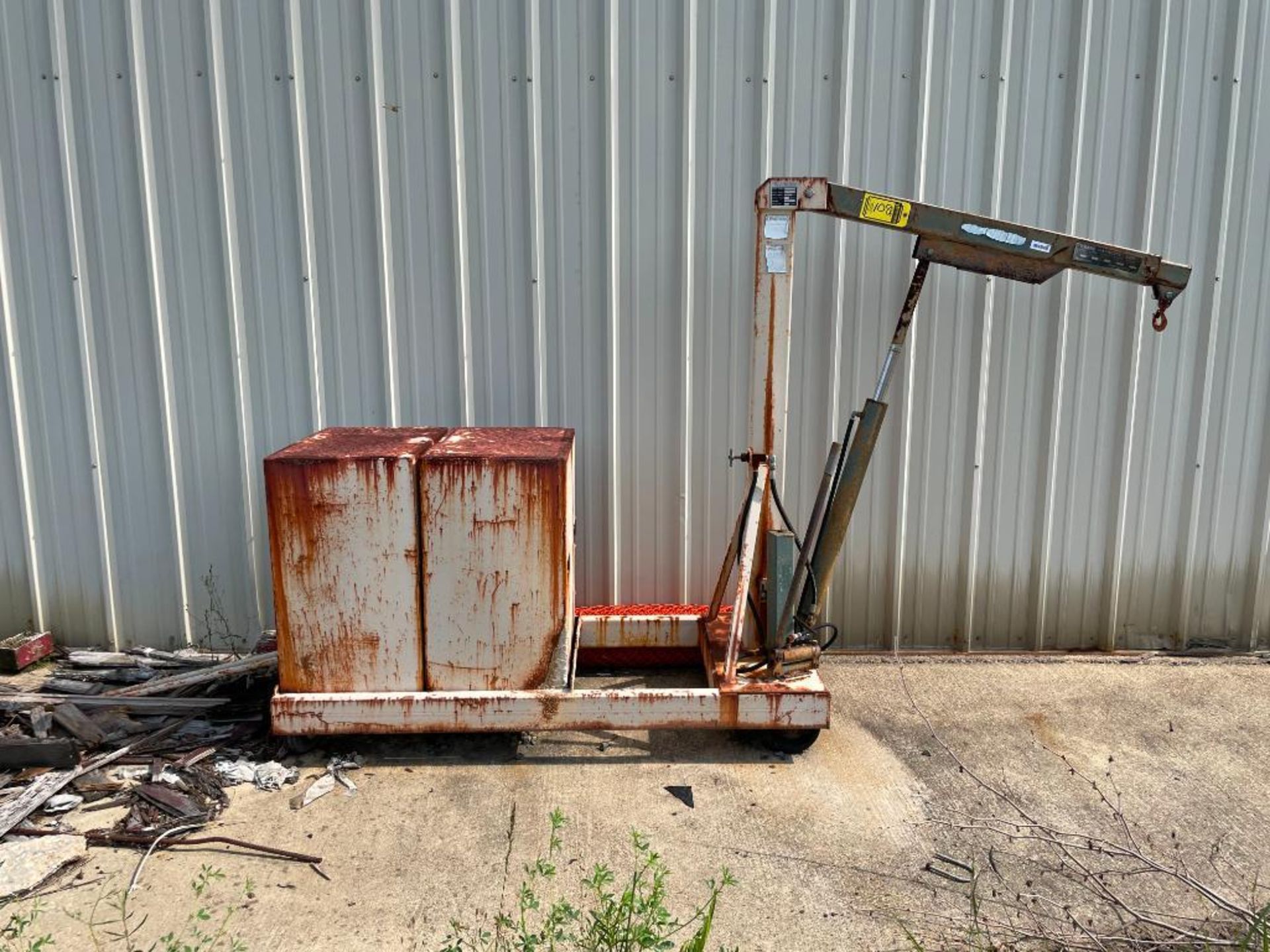 BEECH PORTABLE CRANE, MODEL B-2000, 1,000 - 2,000 LB. CAP.