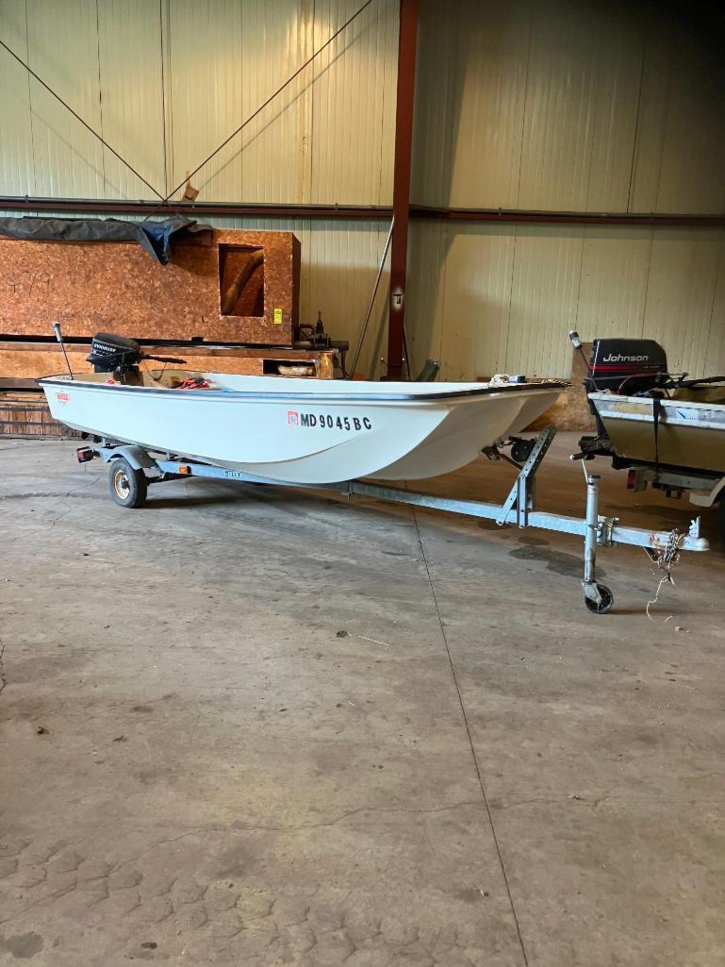 LANNESS K MCKEE & CO. 14' TUNNEL HULL FIBERGLASS BOAT, MODEL 14BHNL, W/ DILLY TRAILER, 9.9 HP EVINRU - Image 2 of 4