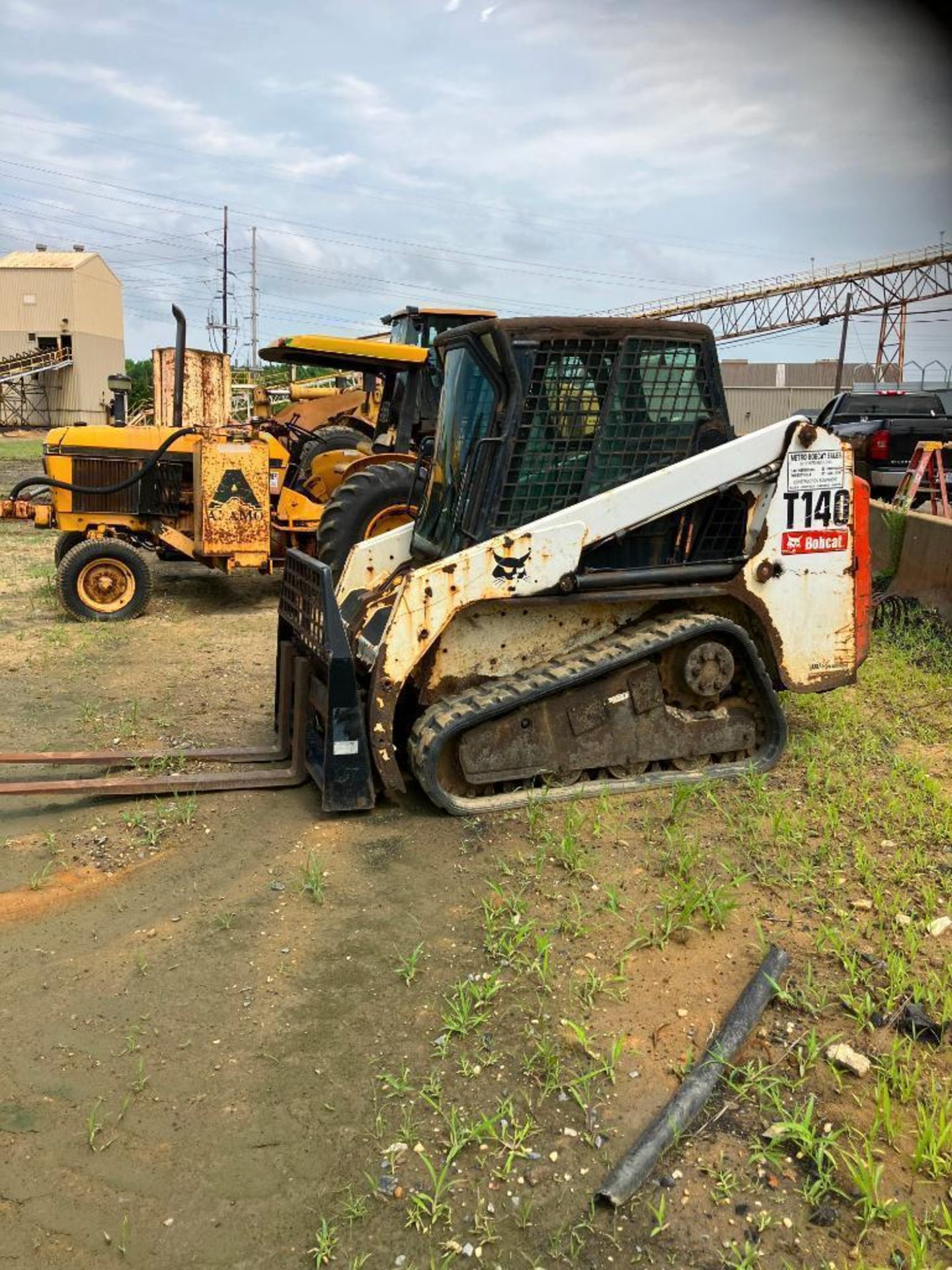 BOBCAT T40 RUBBER TRACK SKID STEER LOADER, W/ FORK ATTACHMENT, CLIMATE CAB, PIN 529311615 - Image 6 of 11