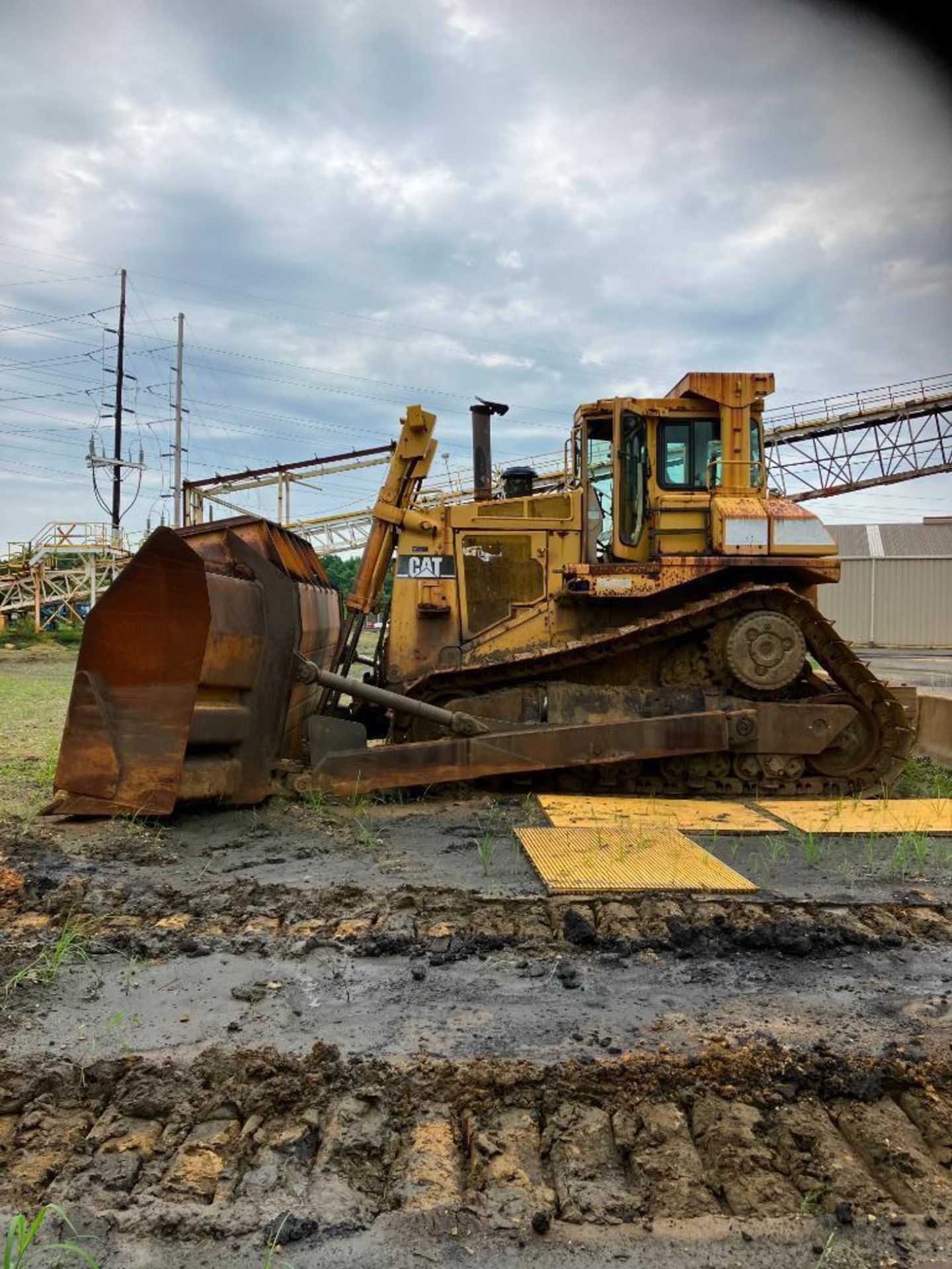 CATERPILLAR D9N BULLDOZER, 3408 CAT. ENGINE, POWERSHIFT 3 FORWARD & REVERSE GEARS, CLIMATE CAB, SENT - Image 5 of 14