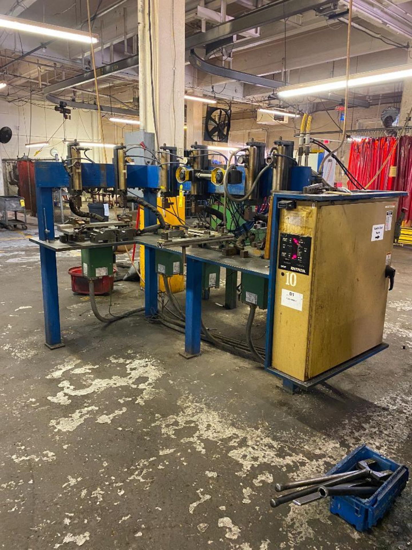 6-HEAD LUG WELDER STATION, ENTRON EM1000 CONTROL, L-SHAPE 60" X 24-1/2" X 28" TABLE