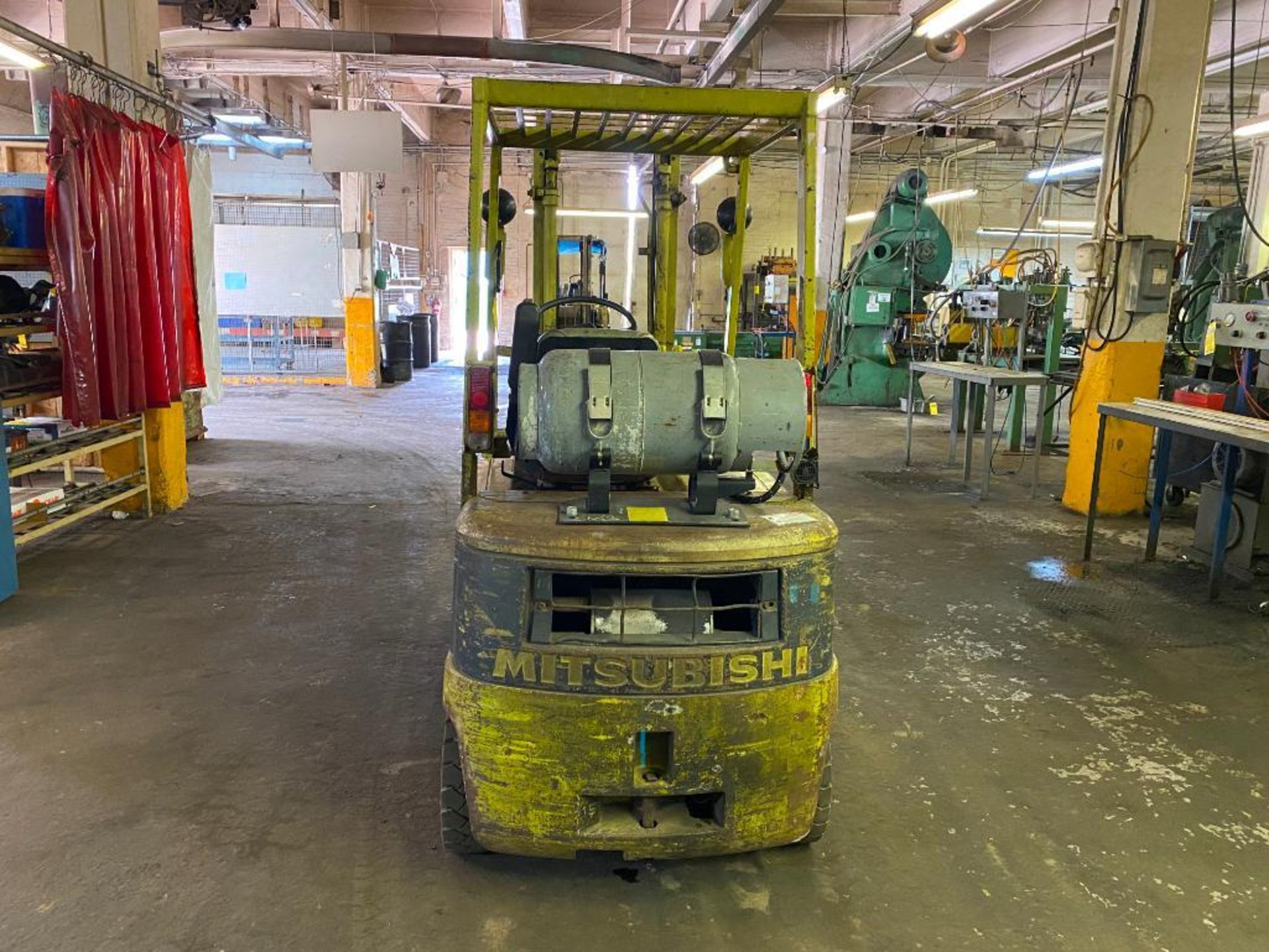 MITSUBISHI 3,000 LB. FORKLIFT, MODEL FG15, S/N25-53079, LPG, PNEUMATIC TIRES, 130" LIFT HEIGHT, 84" - Image 2 of 5