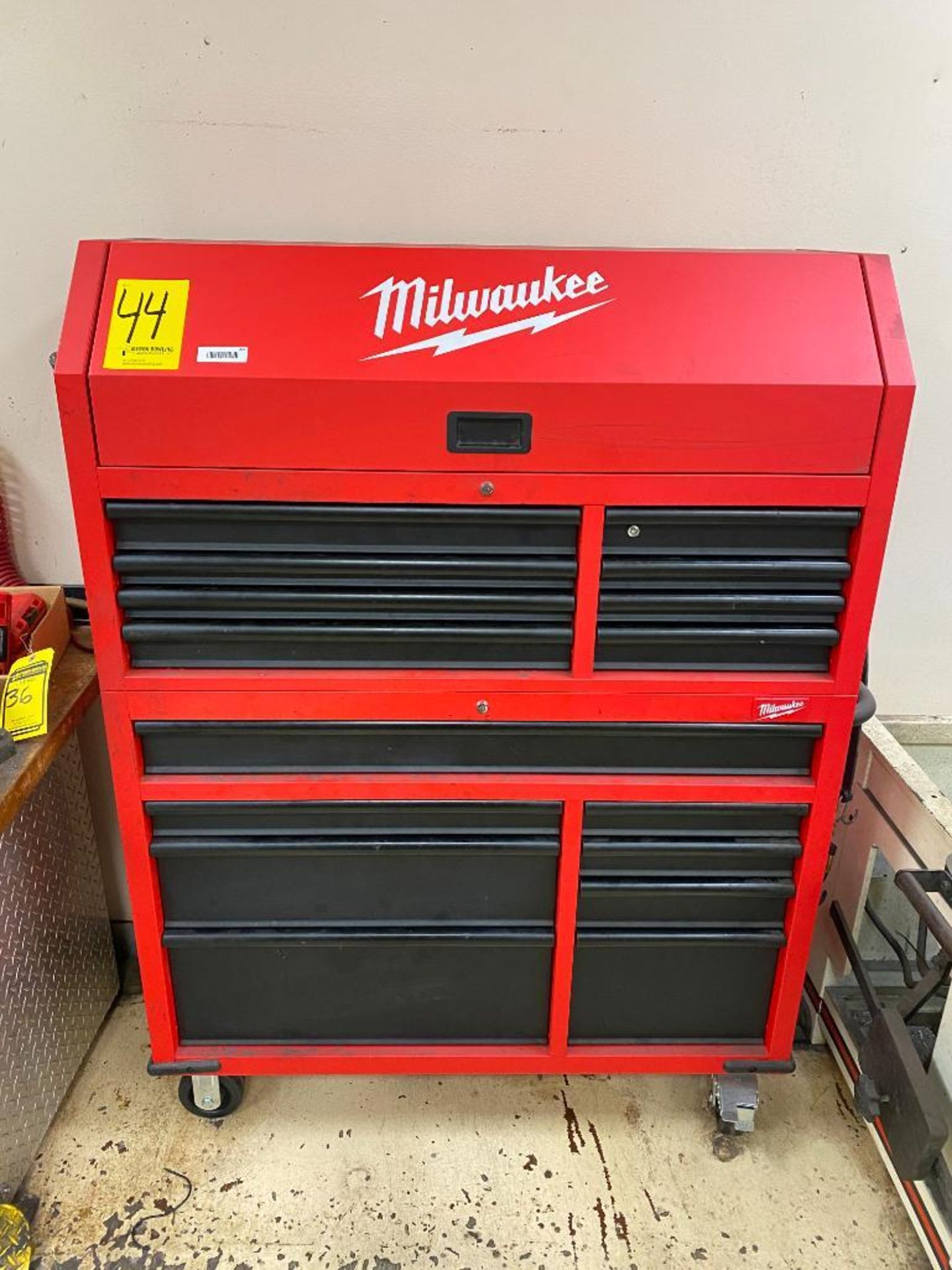 MILWAUKEE 16-DRAWER ROLLING TOOLBOX, 46" X 18" X 63", W/ KEYS