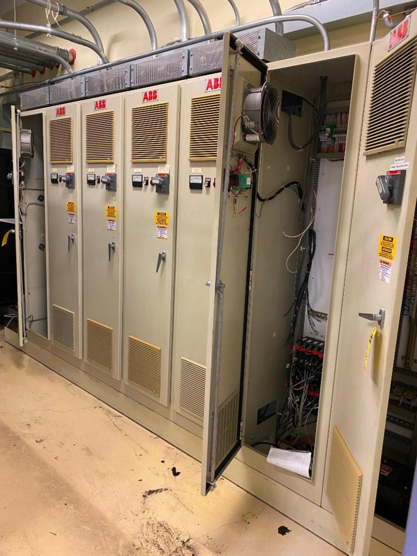 (17) ABB DRIVE CABINETS, S/N 834 S-262523 (NO WIRE, WIRE CUT AS CLOSE TO THE BOX AS POSSIBLE) - Image 2 of 8