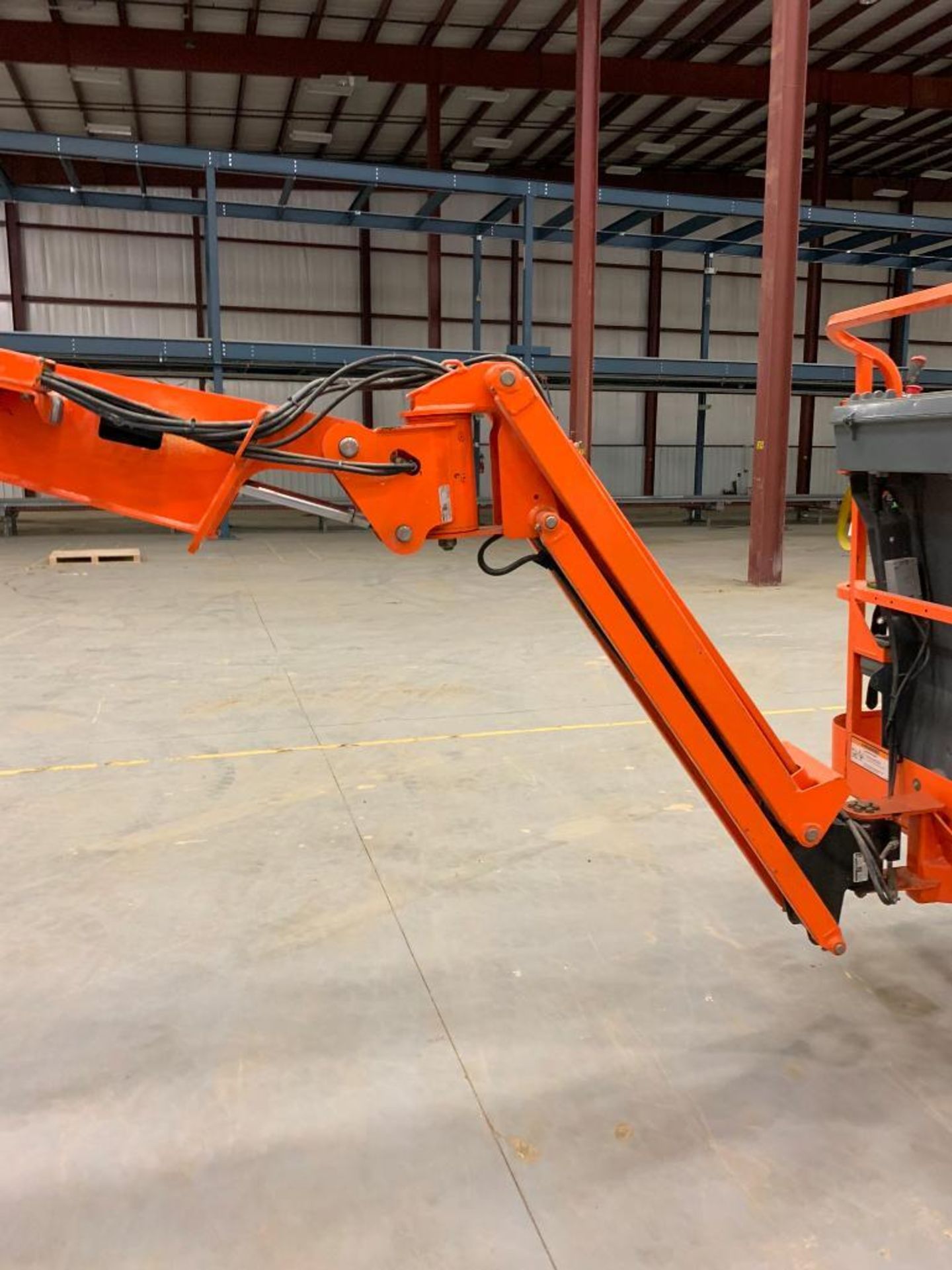 2011 JLG ARTICULATING BOOM LIFT, MODEL E300AJP, S/N 0300149057, MAX. PLATFORM HT. 30', MAX. HORIZONT - Image 6 of 10