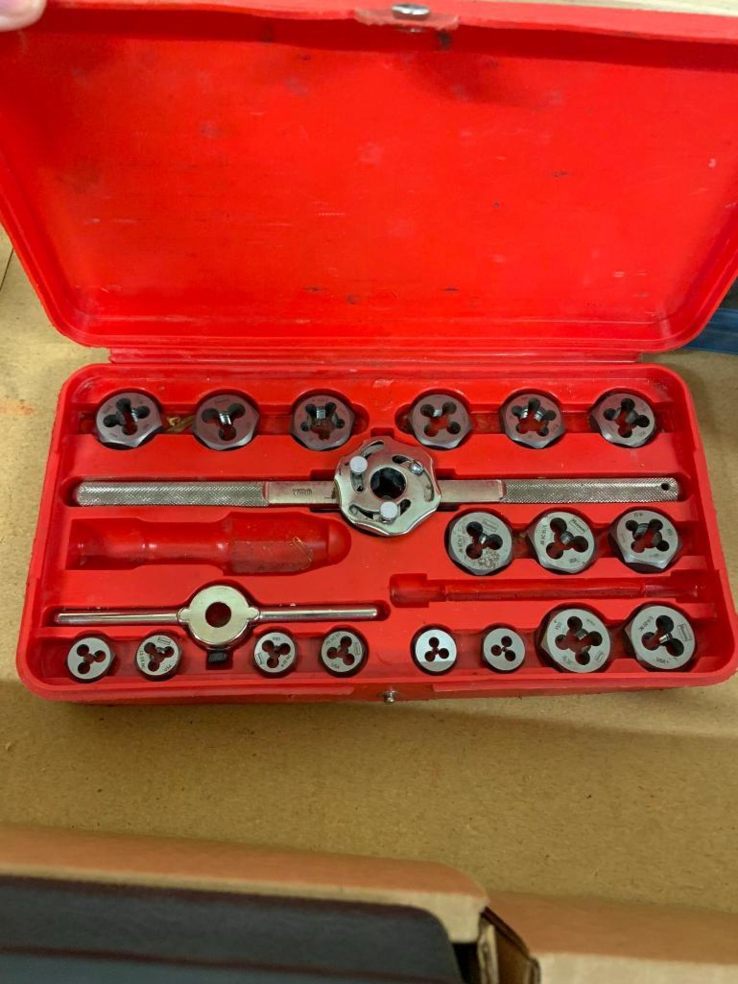 HANSON SUPER SET TAP & DIE SET - Image 2 of 2