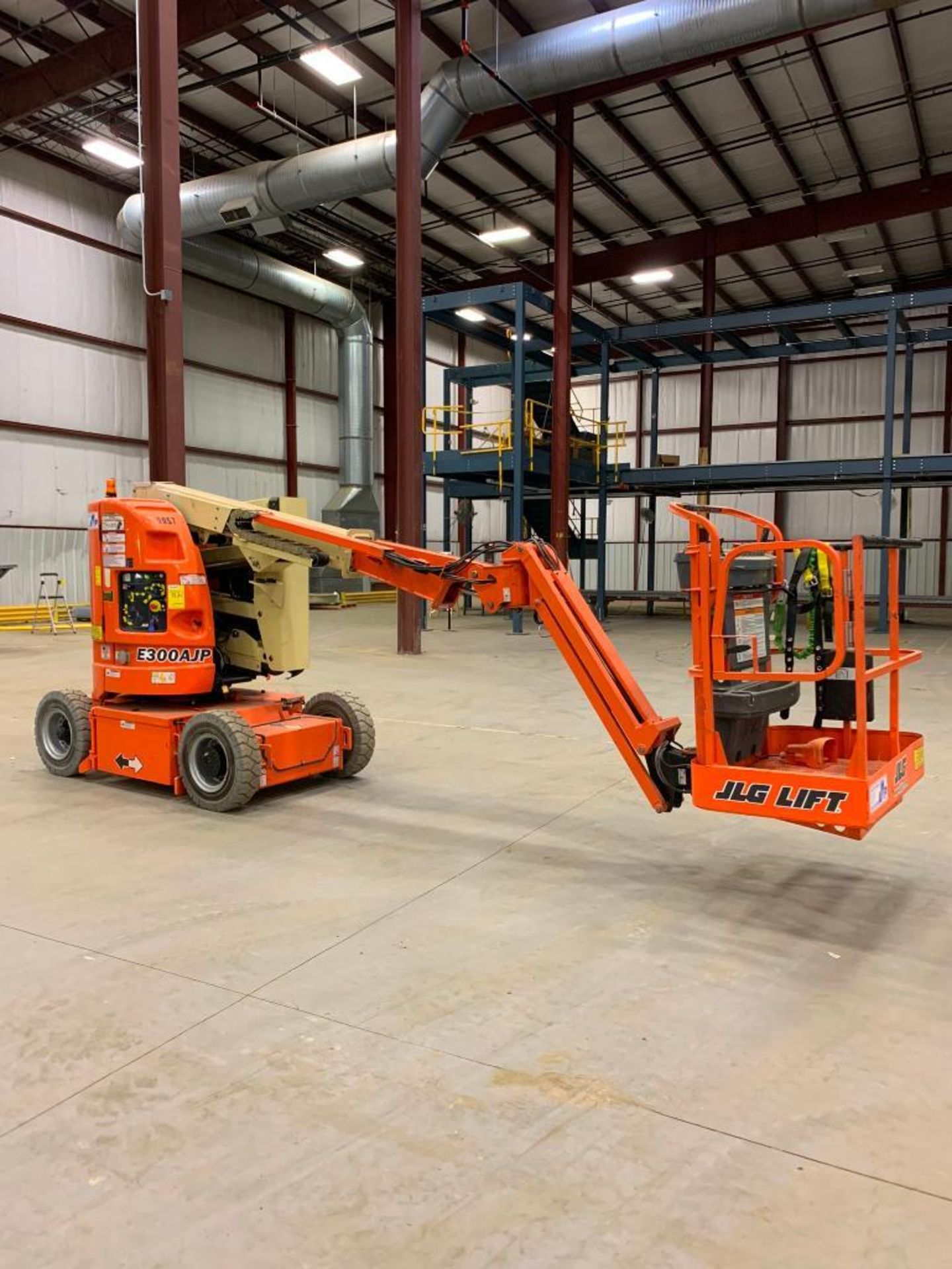 2011 JLG ARTICULATING BOOM LIFT, MODEL E300AJP, S/N 0300149057, MAX. PLATFORM HT. 30', MAX. HORIZONT