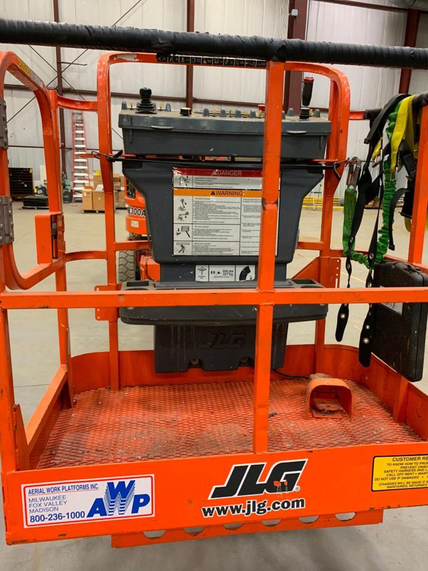 2011 JLG ARTICULATING BOOM LIFT, MODEL E300AJP, S/N 0300149057, MAX. PLATFORM HT. 30', MAX. HORIZONT - Image 8 of 10