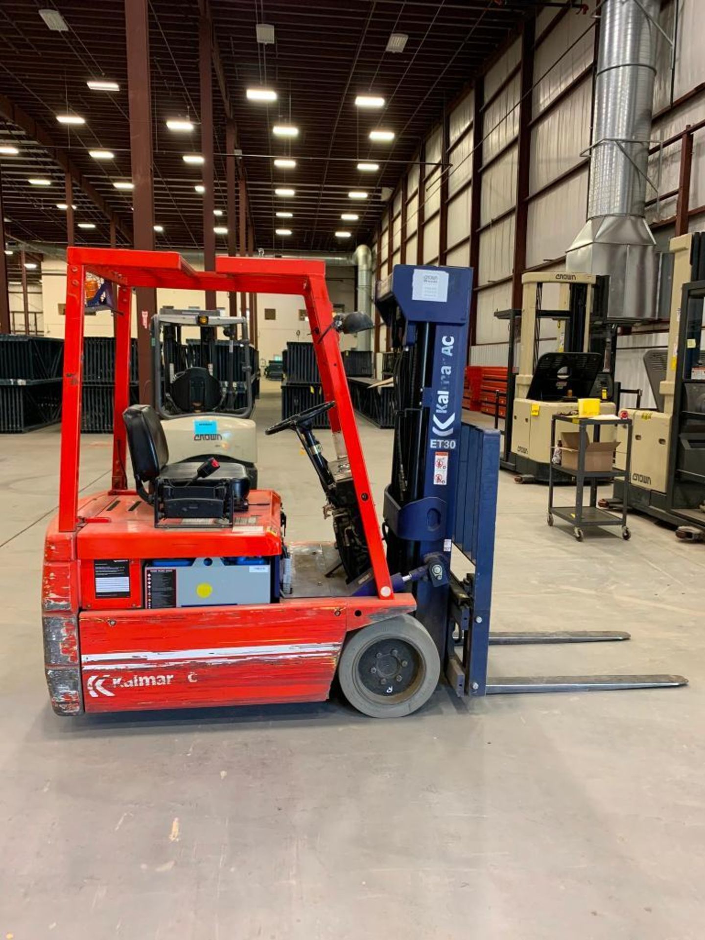 KALMAR AC 3,000 LB. CAP. ELECTRIC FORKLIFT, MODEL ET30 EV, S/N 20514A, MAX. HT. 170", 3-STAGE, SIDES - Image 2 of 10