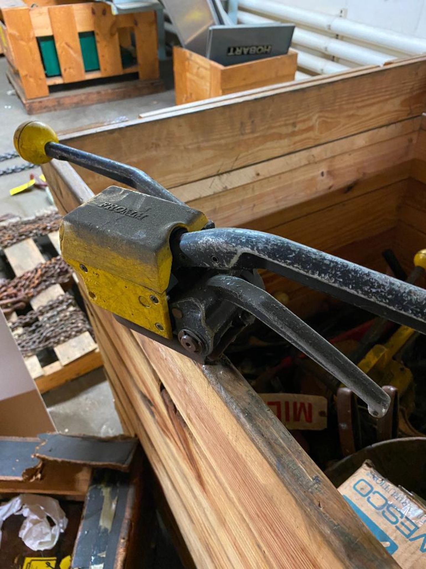 BOX OF BANDING TOOLS - Image 2 of 2