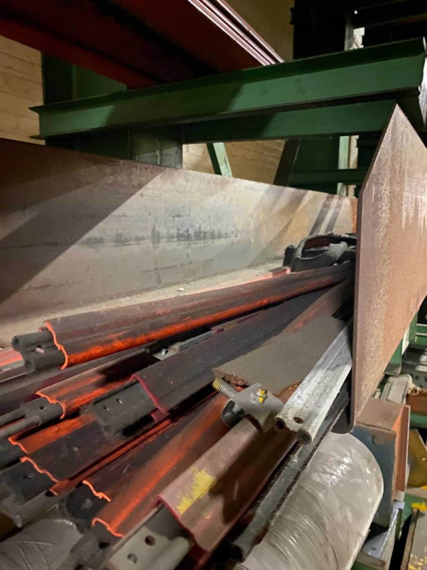 CANTILEVER RACK CONTENT: 2' SHEAR BLADES IN STEEL CONTAINER, CONDUCTOR BARS, CRANE PARTS - Image 3 of 4