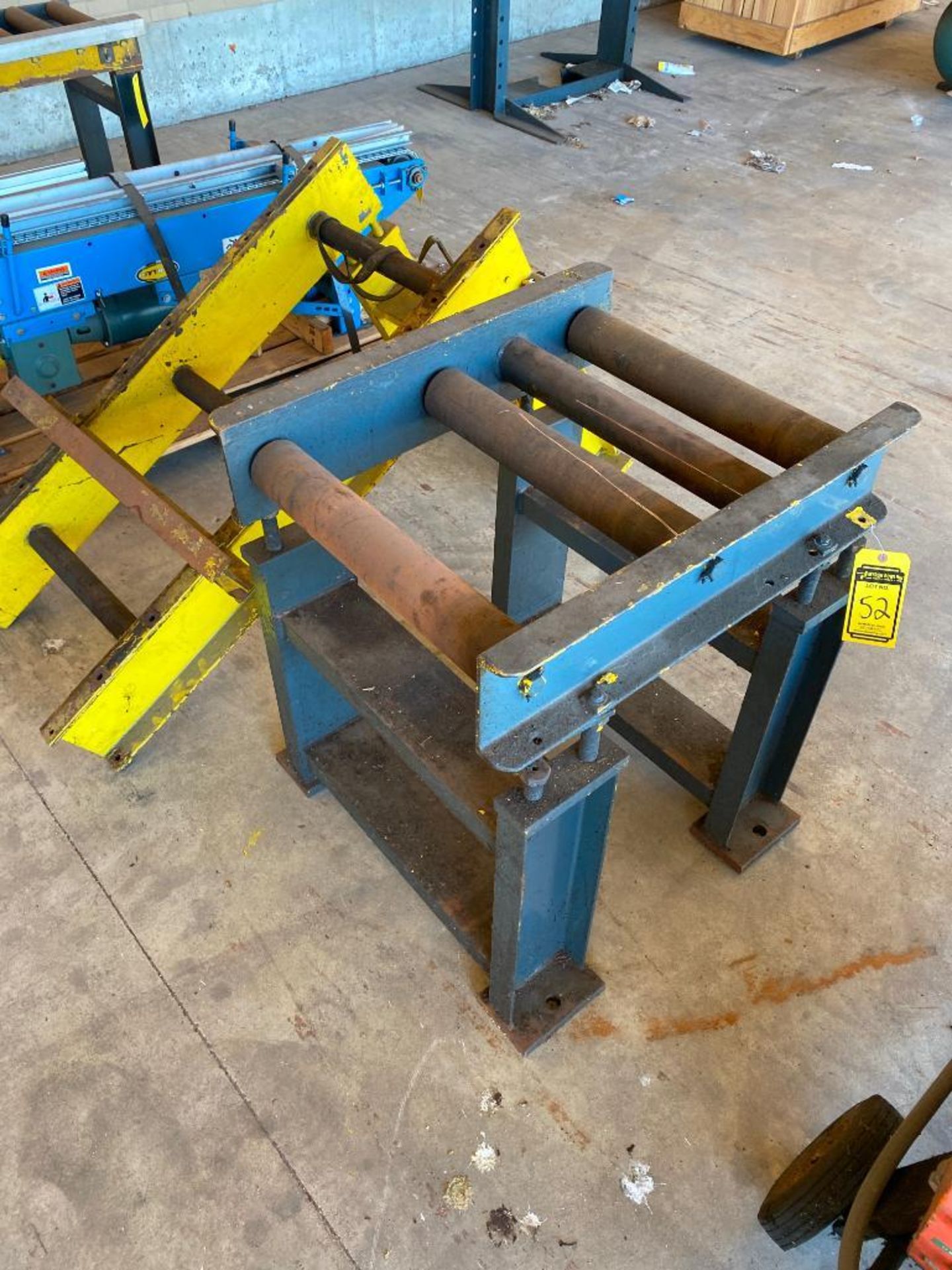 (9) SECTIONS OF HEAVY DUTY STEEL ROLLER CONVEYOR & STANDS - Image 4 of 5