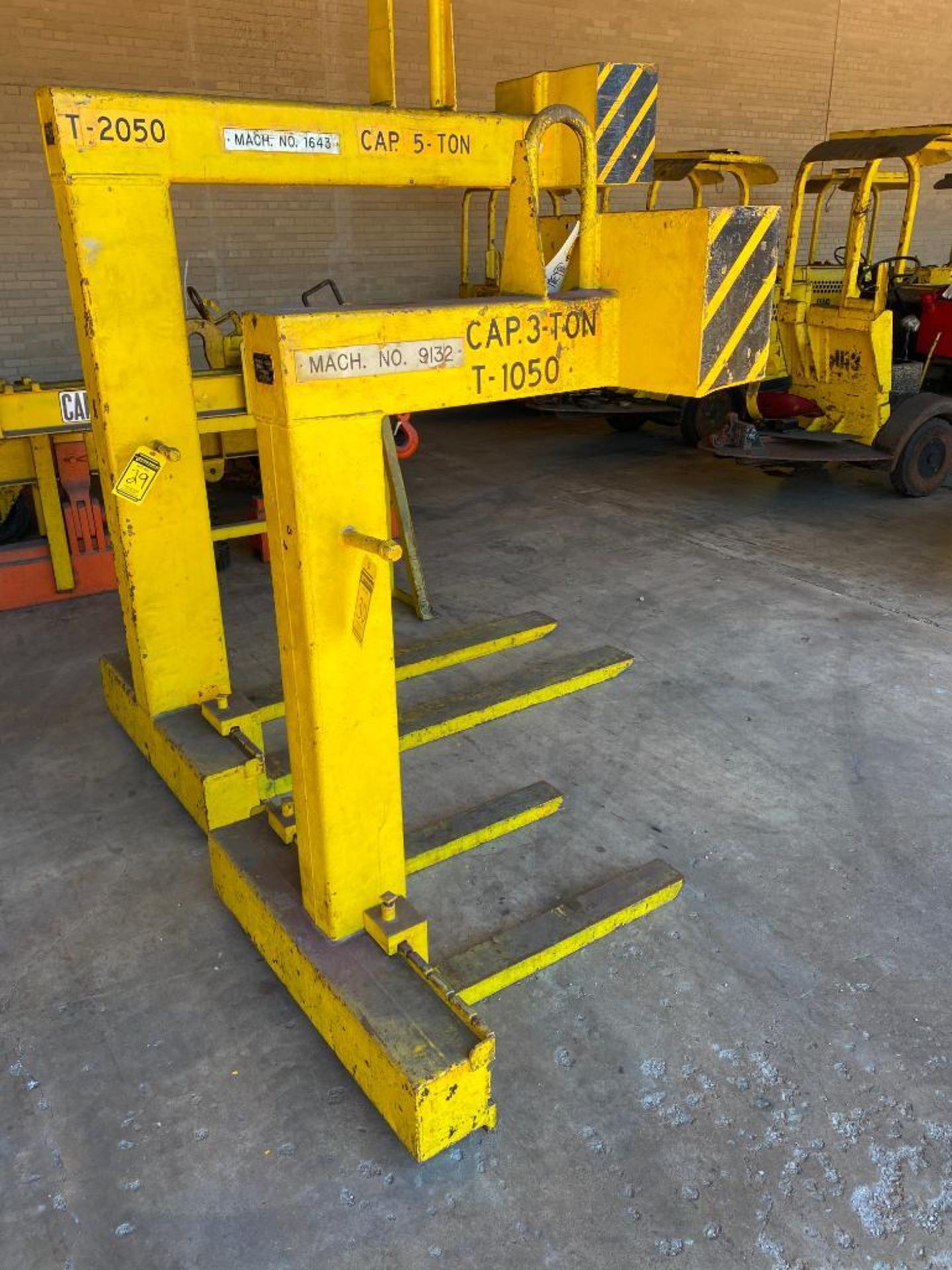 3-TON CADY LIFTER, MODEL 6763LPR, CRANE HOOK, ADJUSTABLE 30" FORKS