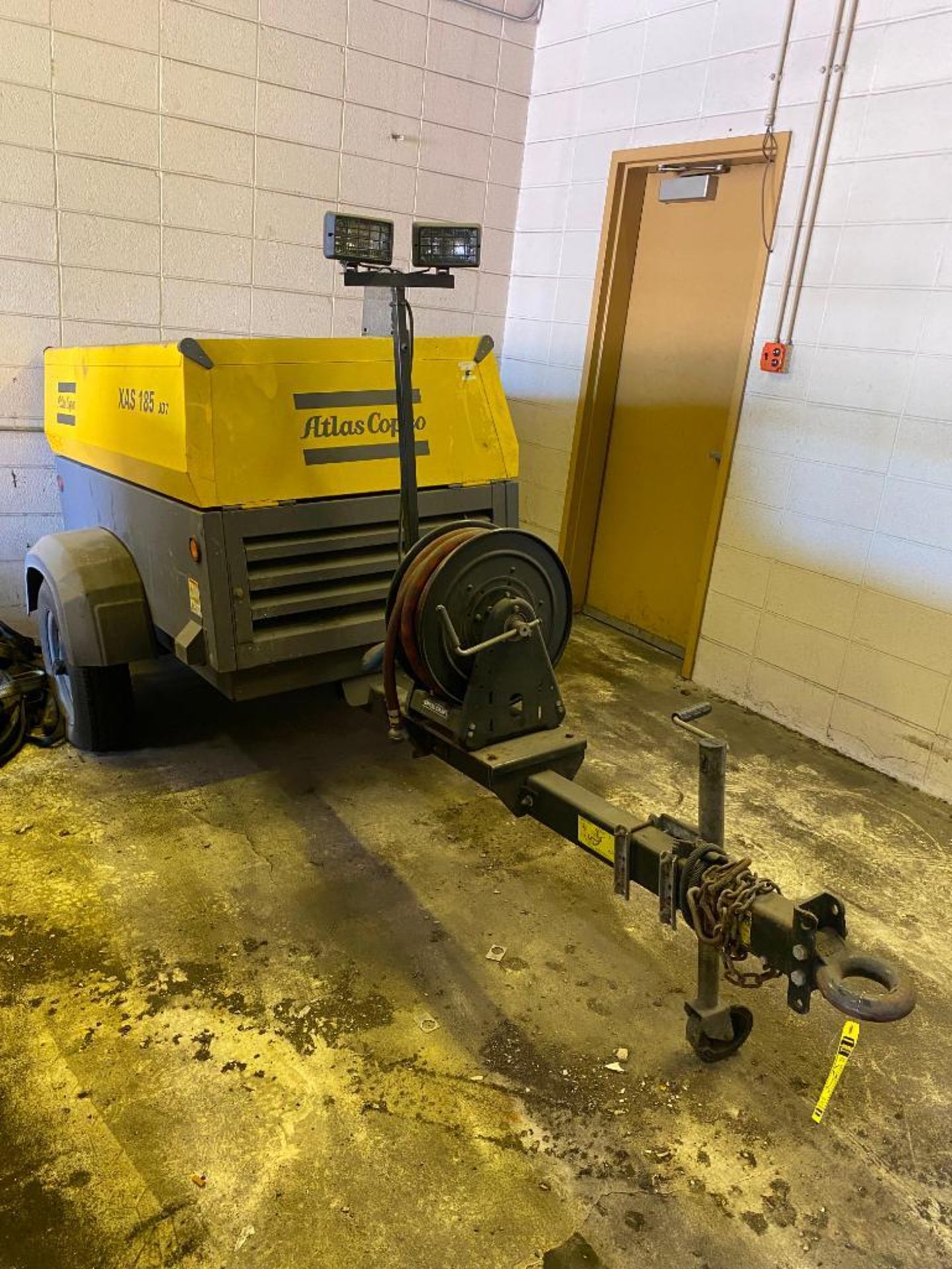 ATLAS COPCO TOWABLE AIR COMPRESSOR, MODEL XAS 185, 91 HOURS