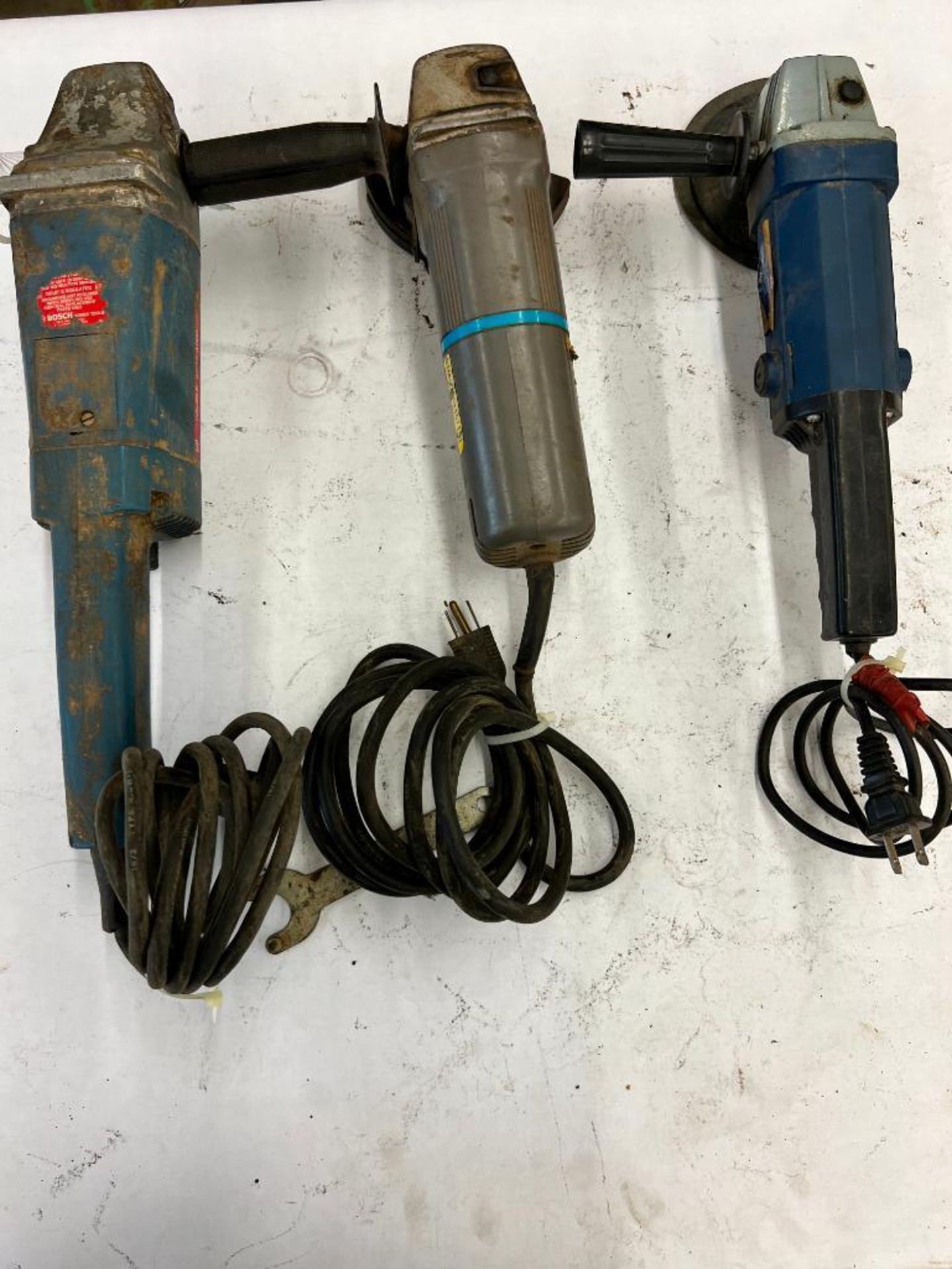 (1) HDC HOMIER DISTRIBUTING 4-1/2" ANGLE ELECTRIC GRINDER, (1) ZHEJIANG HUAFENG TOOLS ELECTRIC ANGLE