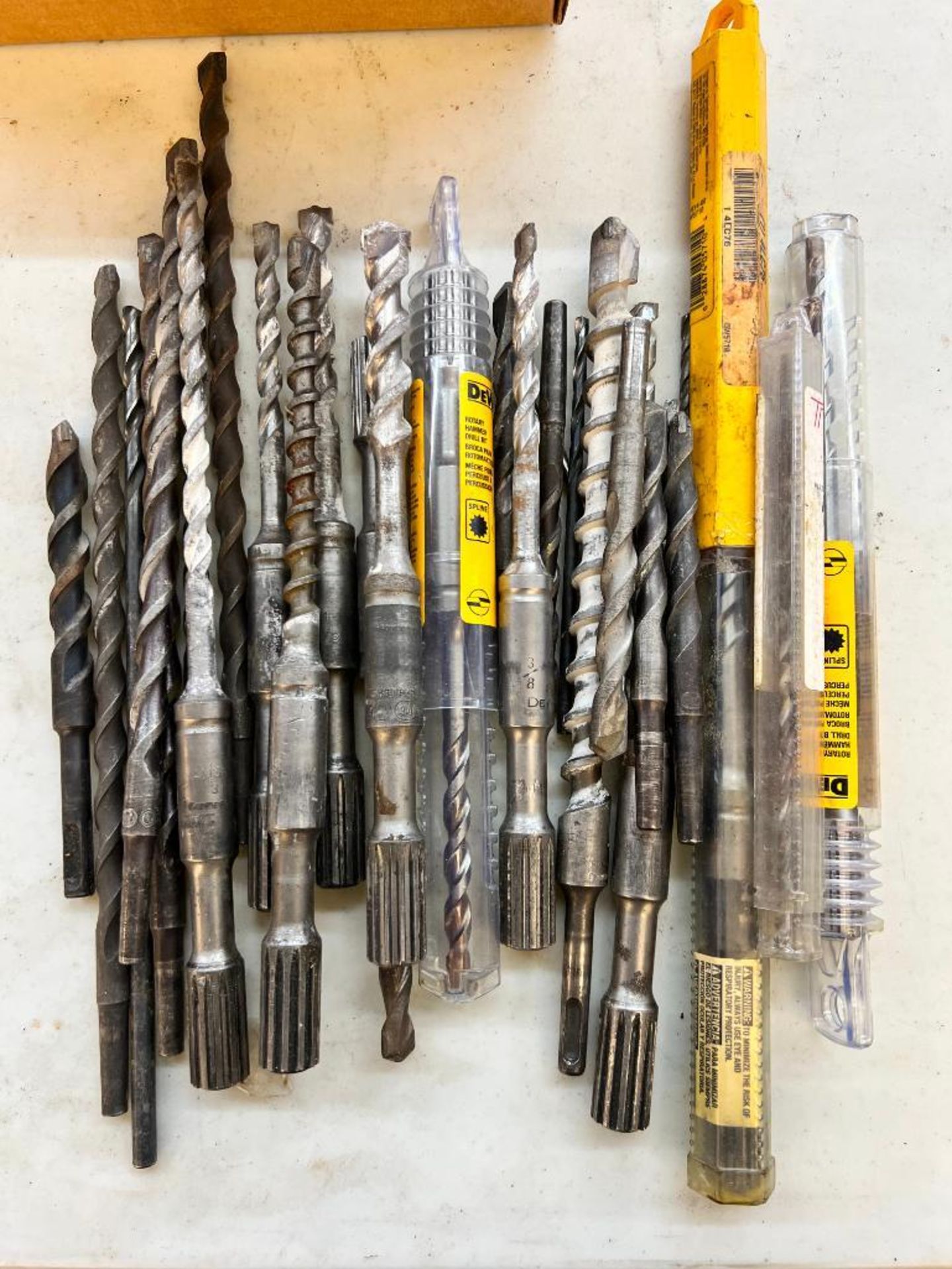 ASSORTED SIZE ROTARY HAMMER DRILL BITS