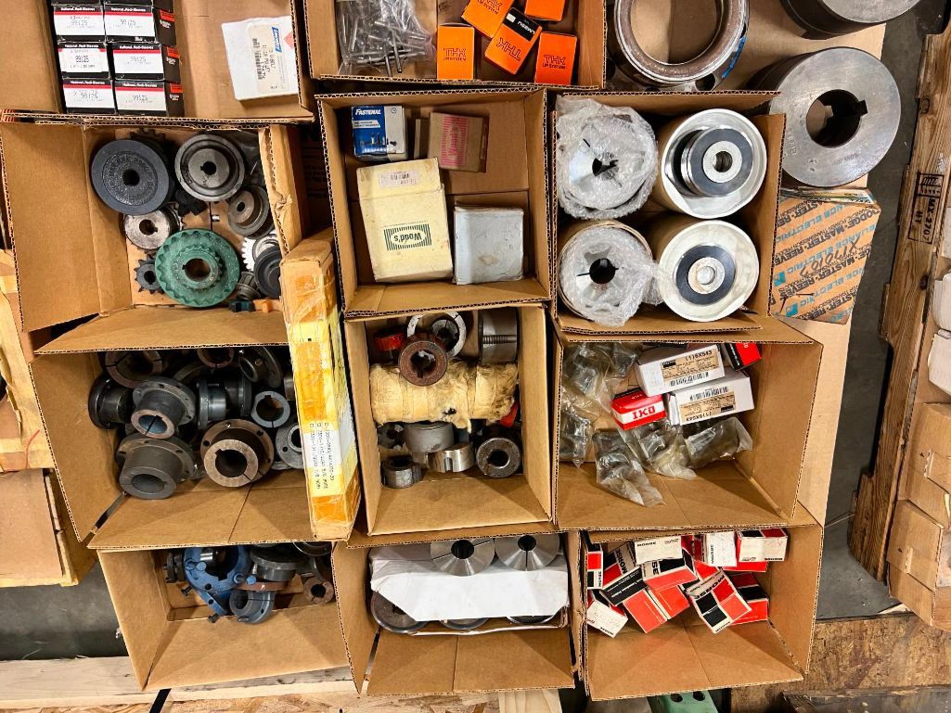 SKID OF (NEW & USED) BUSHINGS, COUPLINGS, PULLEYS, SPROCKETS, BRANDS SUCH AS: THK, LOVEJOY, MARTIN, - Image 3 of 3