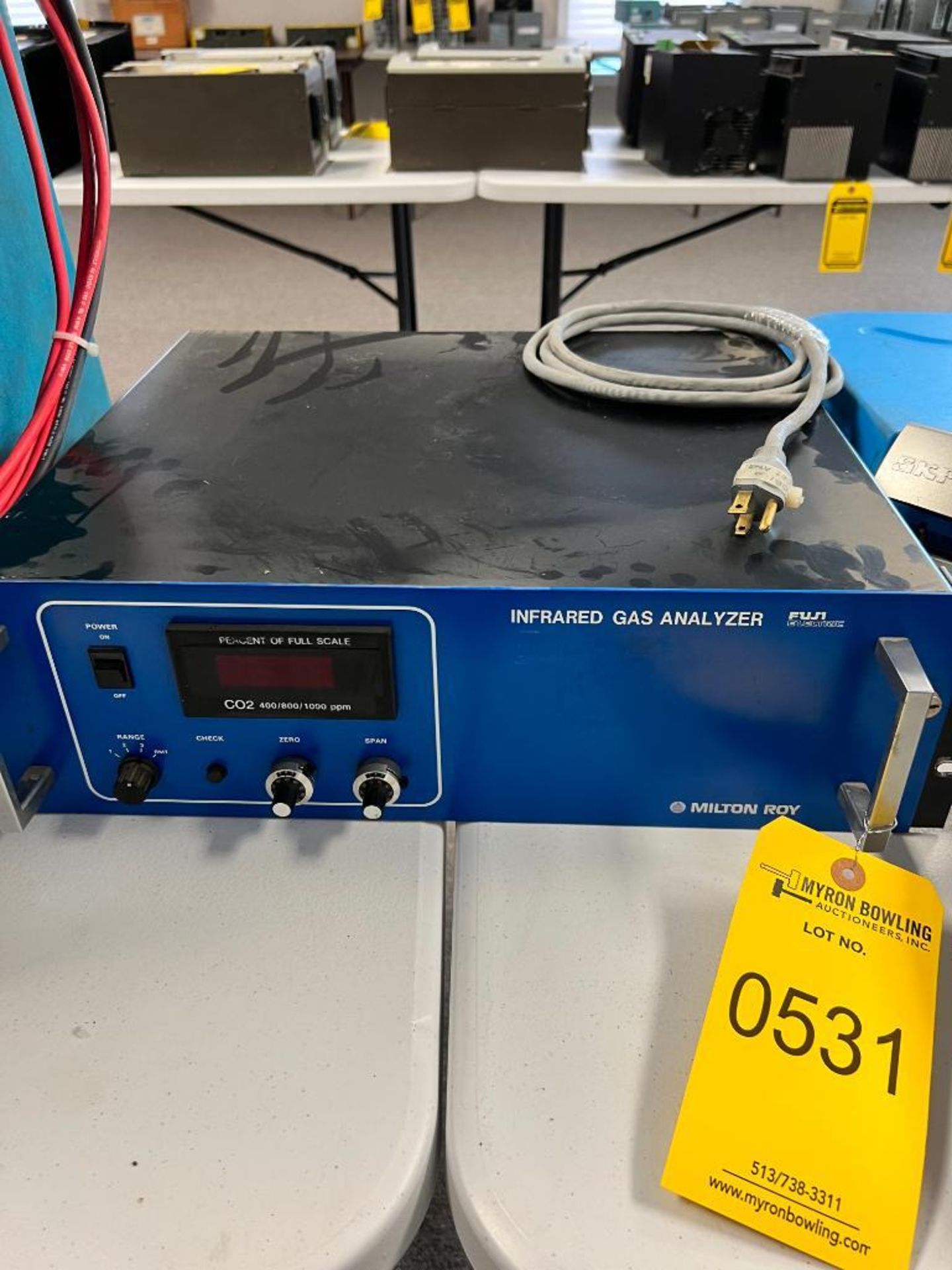 MILTON ROY INFRARED GAS ANALYZER, MODEL 3300A, S/N N1P6994T, 115 VAC, AMPS: 30W, 60 HZ