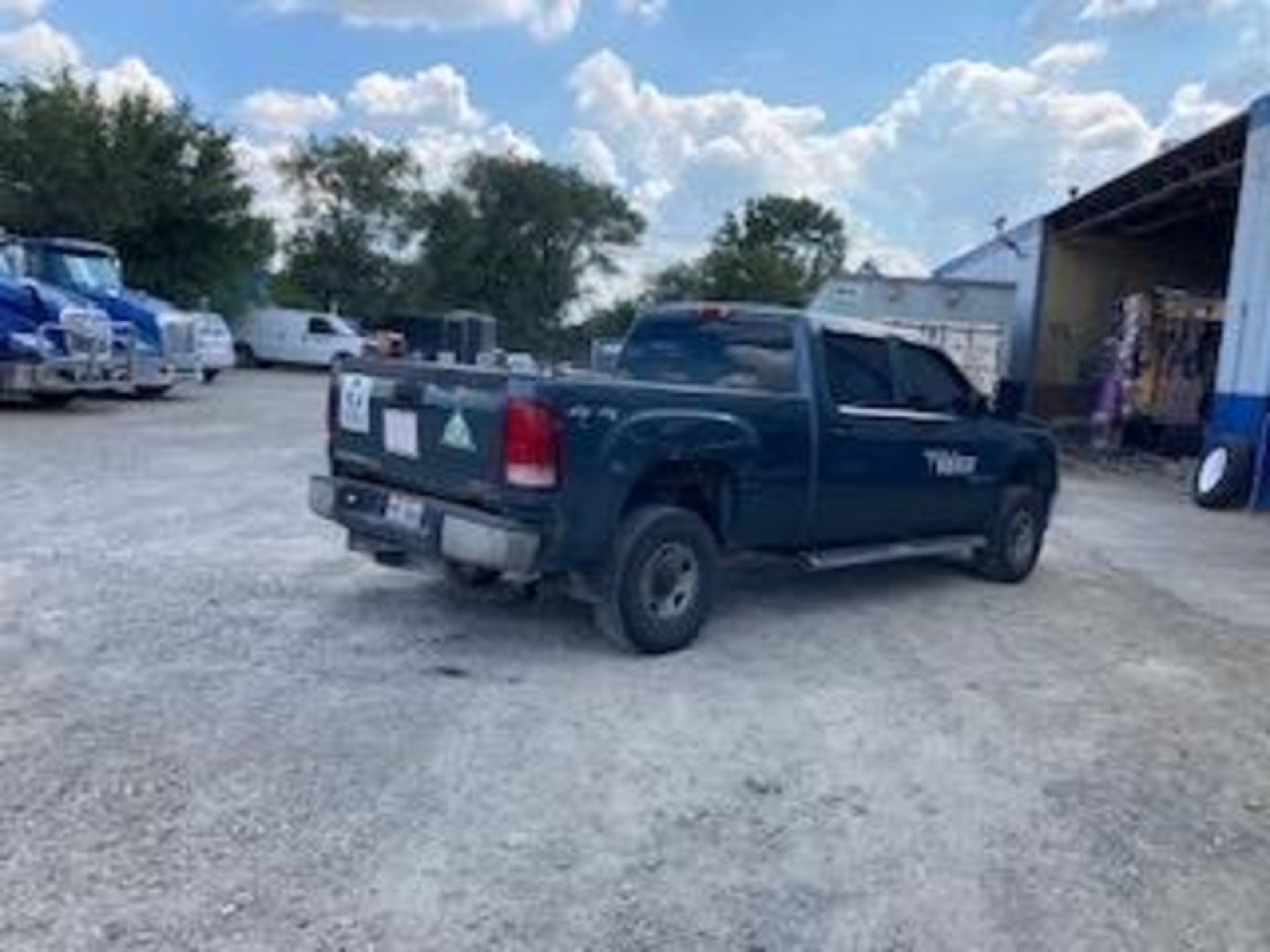 2008 GMC 2500, 6.0 GAS ENGINE, VIN 1GTHK23K08F209852, 232,491 MILES (LOCATED AT 2640 LEFFERSON ROAD - Image 3 of 4