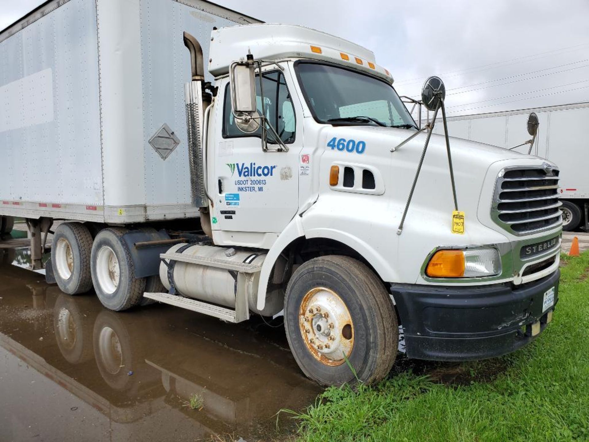 2007 STERLING AT9500 SEMI-TRACTOR, VIN 2FWJA3CV67AX84600, TANDEM AXLE, DAY CAB, 731,000 MILES, MERCE - Image 3 of 13