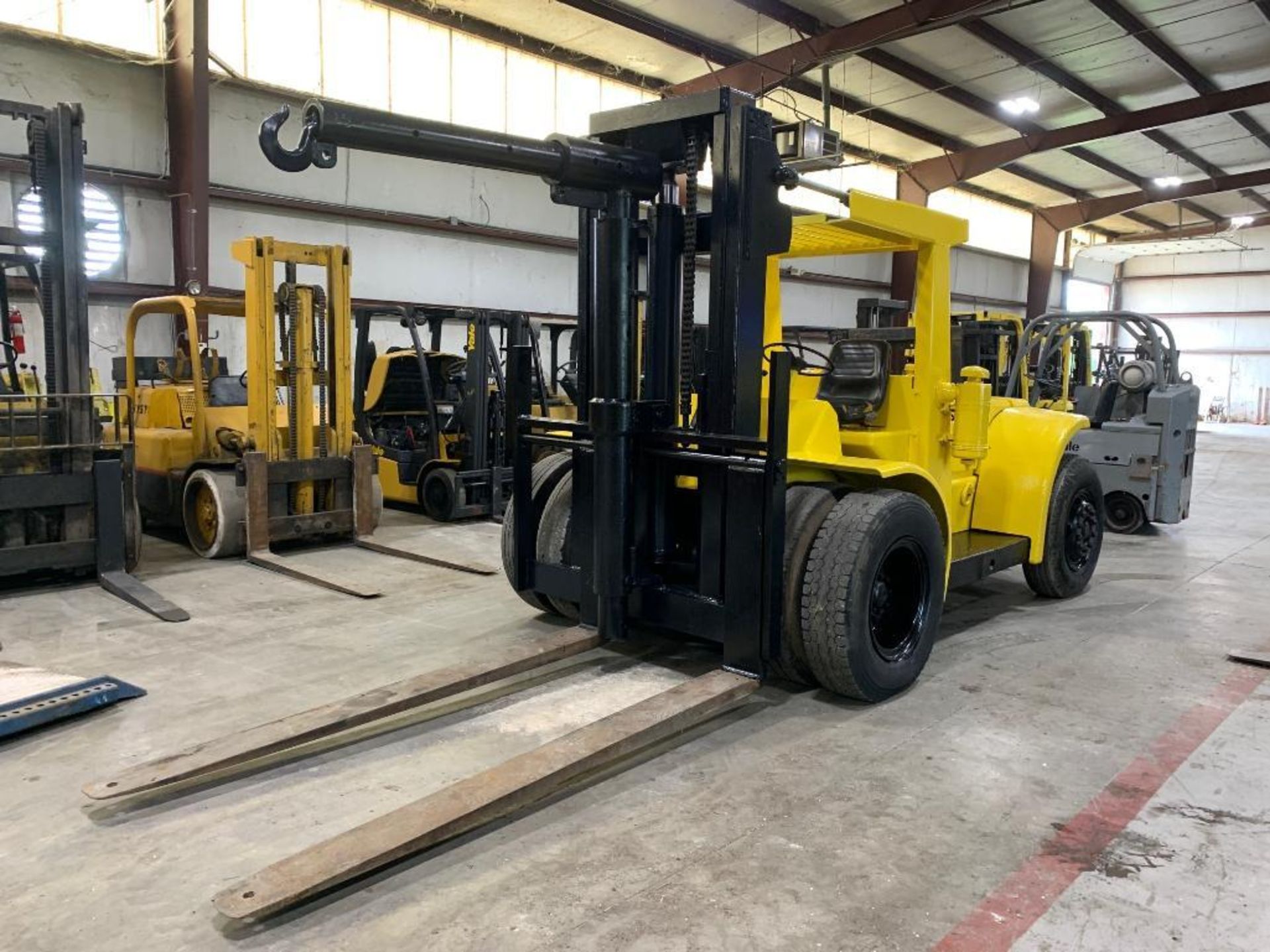 Hyster 22,500 lb. capacity forklift, model h225e, s/n n/a, gasoline, dual drive pneumatic tires, 2-s - Image 2 of 7