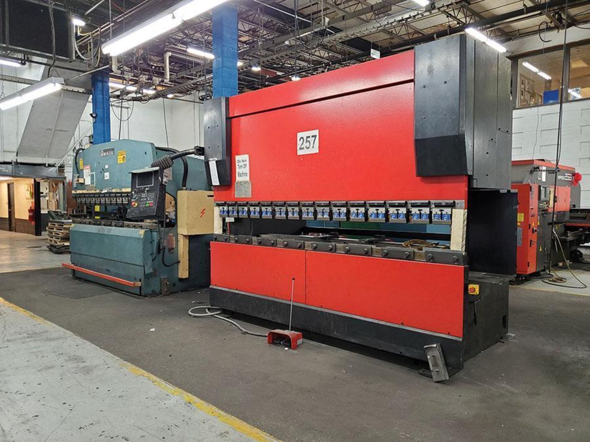 2001 AMADA HFE 100-3S CNC PRESS BRAKE, S/N HFE 100-3S V010635, 1000KN, 200MM, 460V, 10' BED, DUAL FO - Image 4 of 10