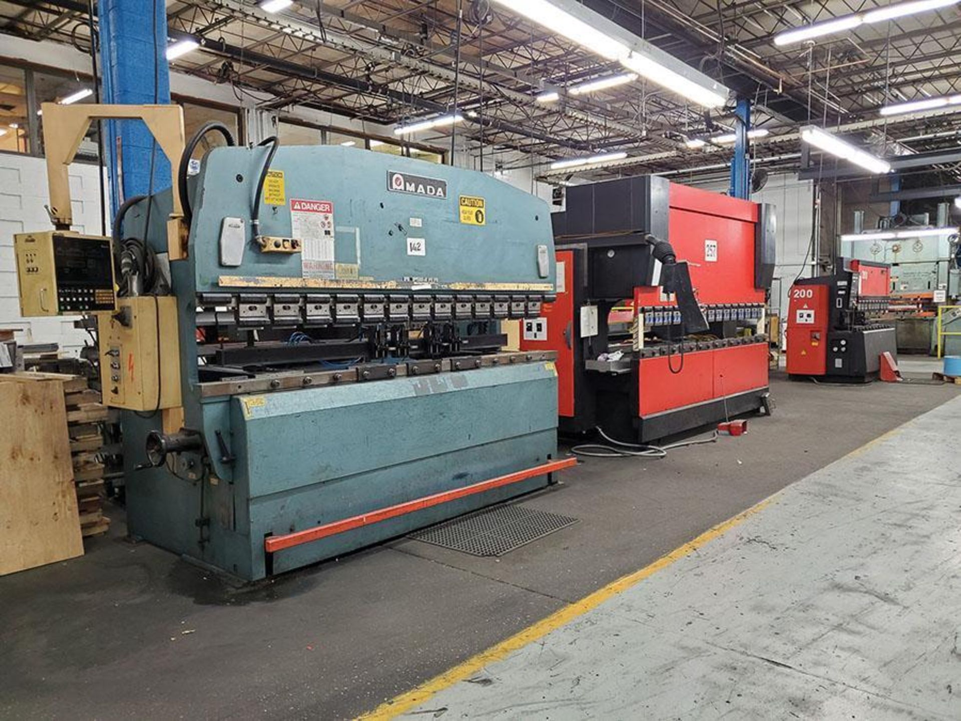 1984 AMADA 100-TON CNC PRESS BRAKE, MODEL RG-100, S/N 102449, 118" BED, 100.5" BETWEEN CENTERS, 15.7 - Image 4 of 8