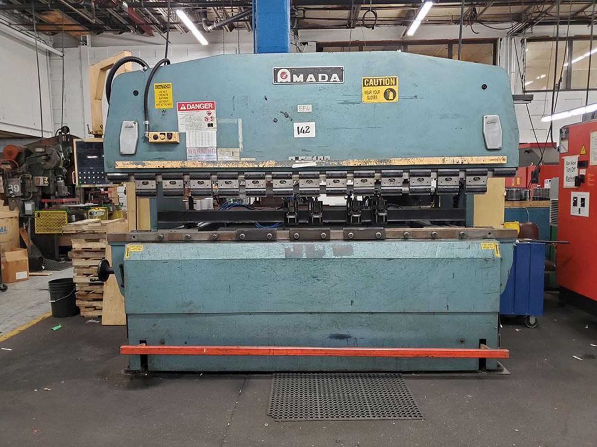 1984 AMADA 100-TON CNC PRESS BRAKE, MODEL RG-100, S/N 102449, 118" BED, 100.5" BETWEEN CENTERS, 15.7