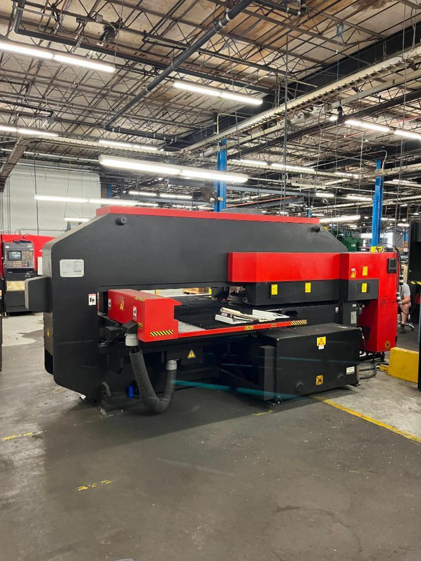 2002 AMADA VIPROS 255 CNC TURRET PUNCH, 20-TON CAPACITY, 31-TURRET STATIONS, S/N AVP55361, FANUC SER - Image 7 of 9