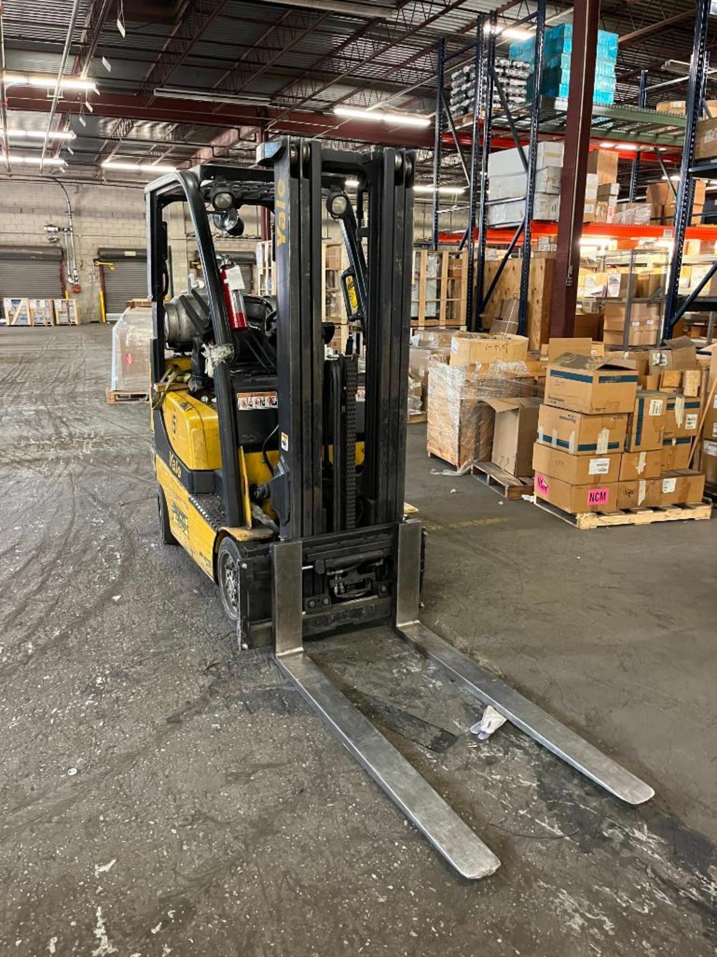 YALE GLC030VXNUSE082 LP FORKLIFT, SOLID TIRE, 3-STAGE MAST, SIDE SHIFT, 54" FORKS, 187" LIFT HEIGHT,