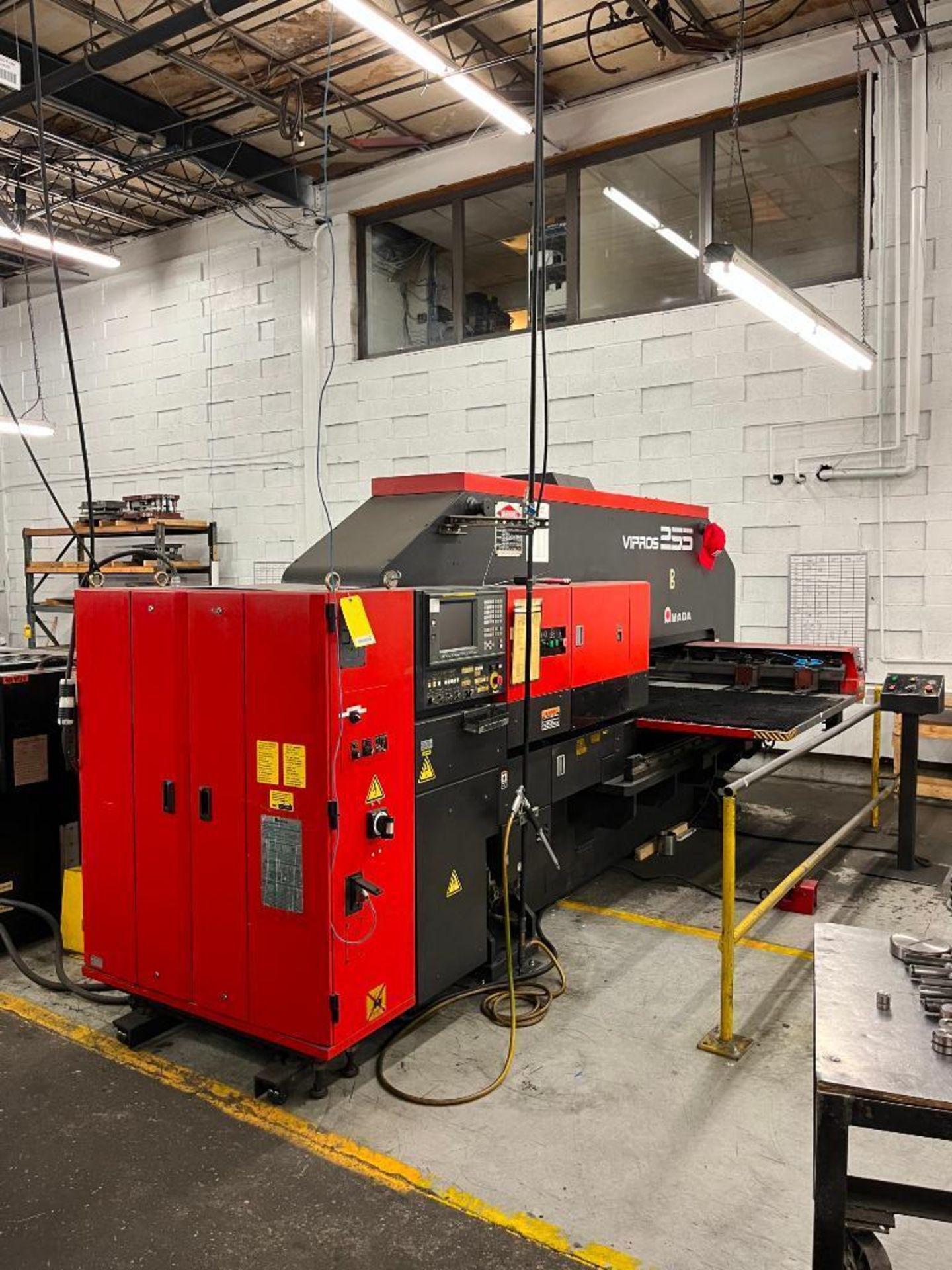 2002 AMADA VIPROS 255 CNC TURRET PUNCH, 20-TON CAPACITY, 31-TURRET STATIONS, S/N AVP55361, FANUC SER - Image 5 of 9