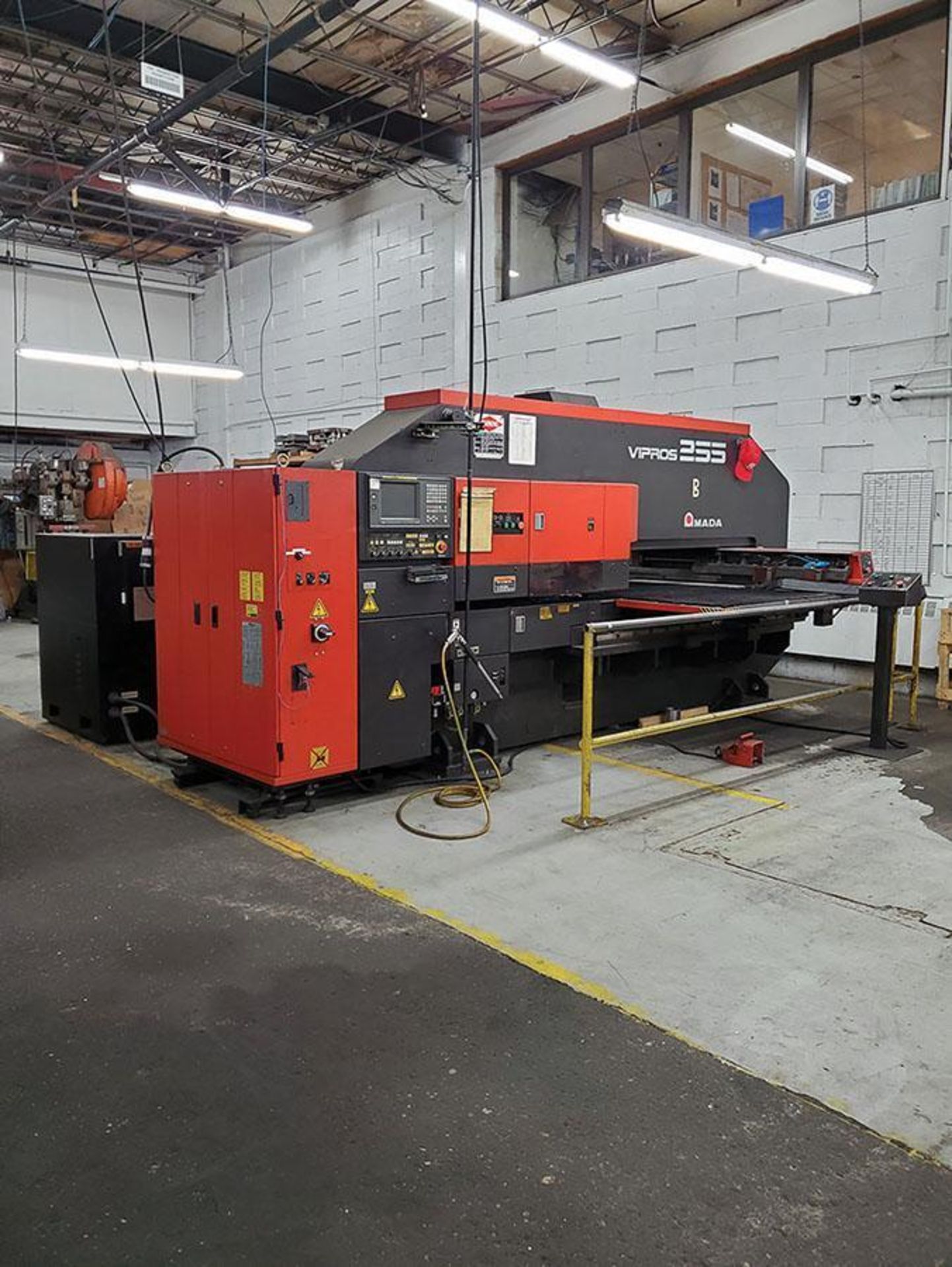 2002 AMADA VIPROS 255 CNC TURRET PUNCH, 20-TON CAPACITY, 31-TURRET STATIONS, S/N AVP55361, FANUC SER - Image 4 of 9