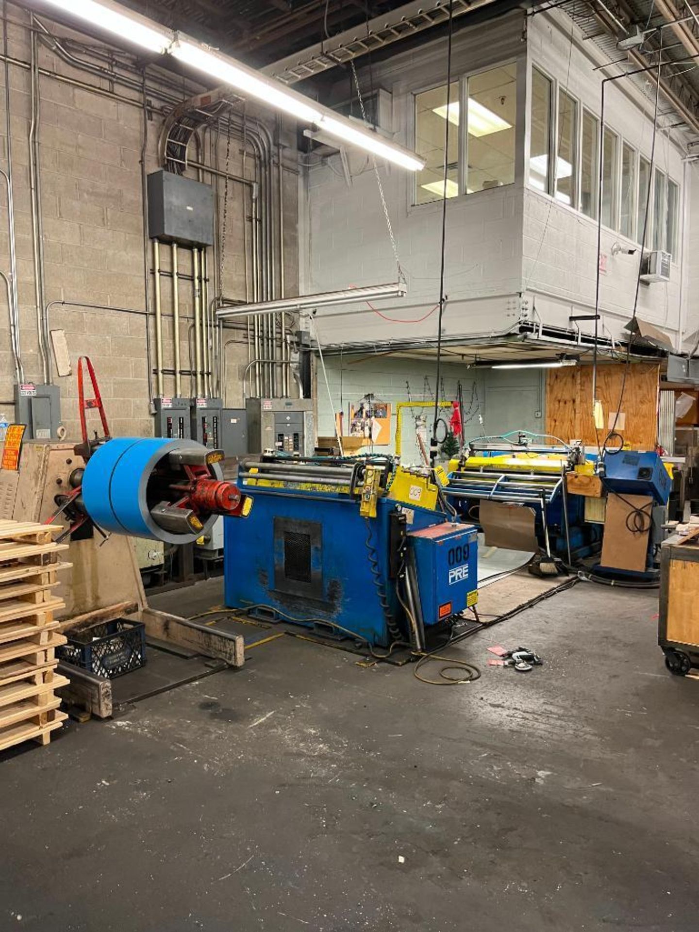 AUTOMATED CUT-TO-LENGTH LINE - NATIONAL 10-GA. SHEAR, PRE 48" FEEDER / STRAIGHTENER W/ REXROTH SYSTE - Image 11 of 16