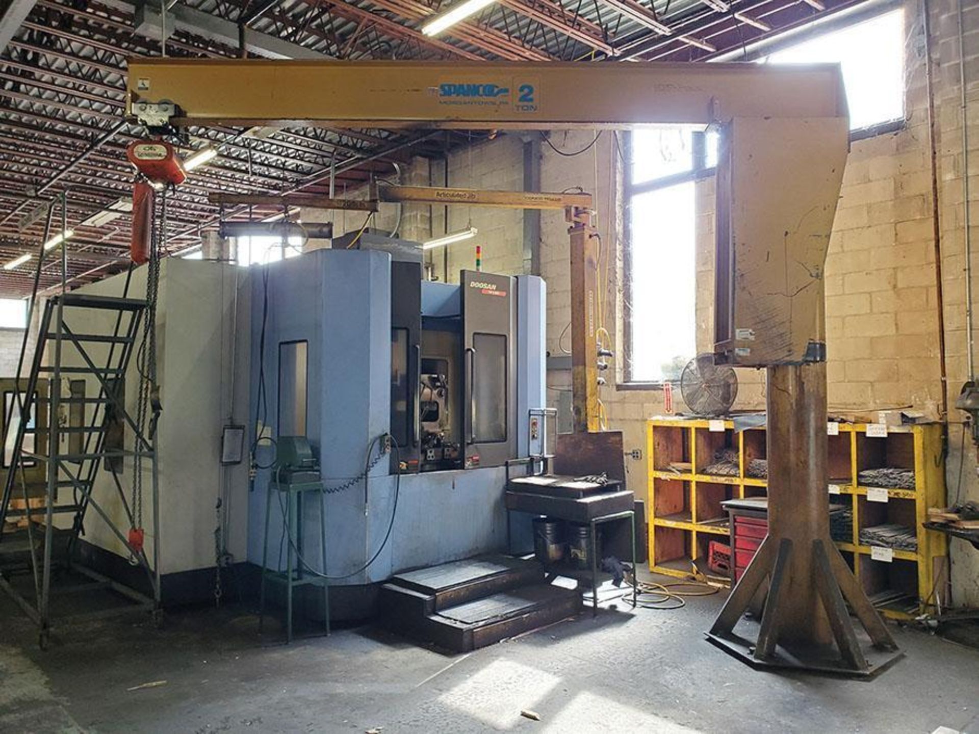 2008 DOOSAN HP6300 VMC, S/N HP63000107, 61-STATION ATC, DUAL 24" X 24" PALLET CHANGERS, CHIP CONVEYO - Image 2 of 5