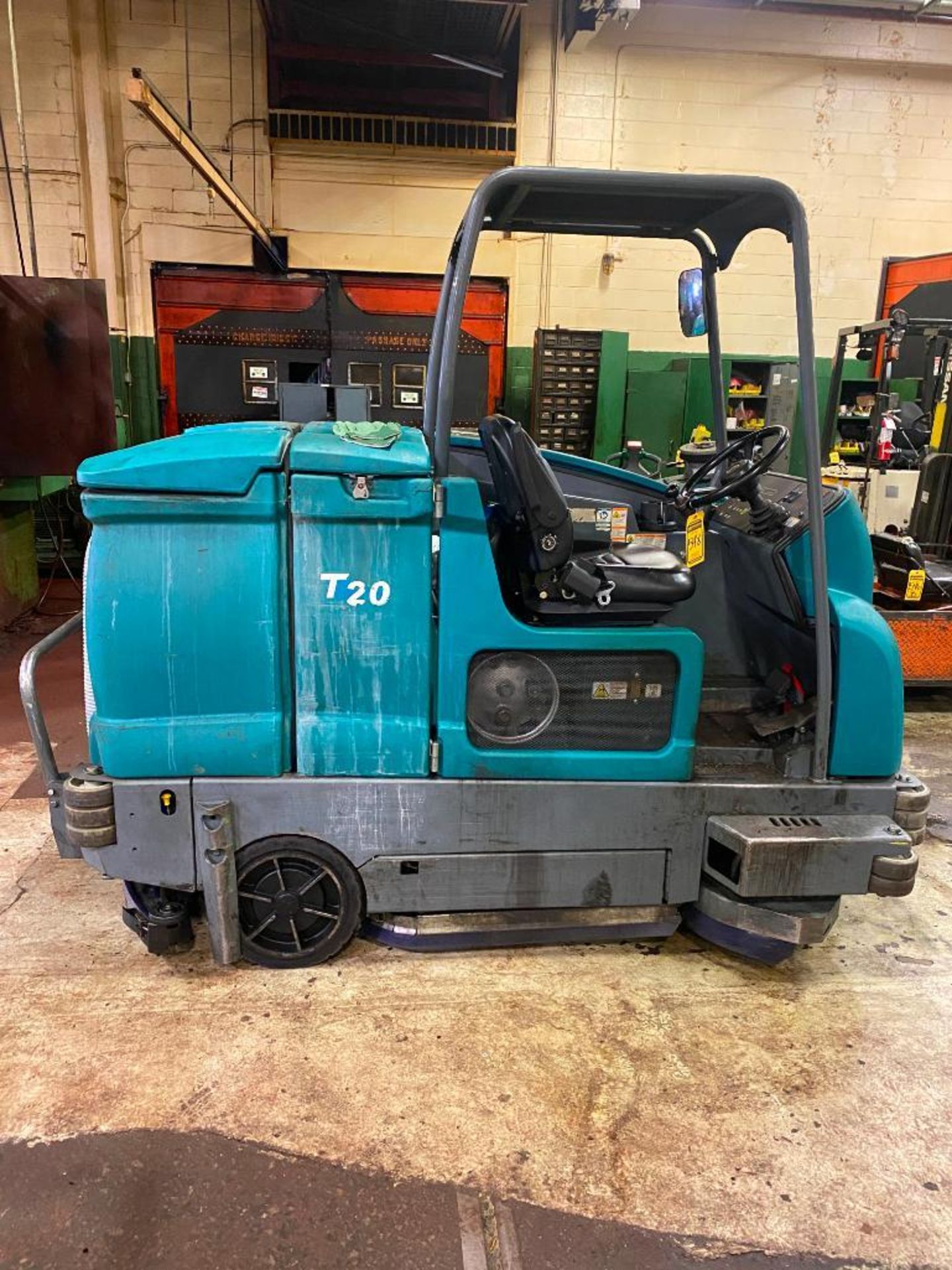 Tennant T20 Lpg Floor Scrubber, S/N T20-2716, 1,479 lb. - Image 2 of 5