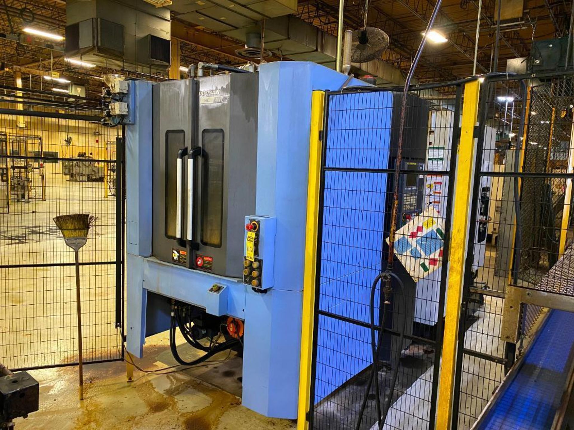 2015 Doosan HC400II CNC horizontal machining center, 2-pallet changer, 60-position ATC, Doosan-Fanuc - Image 9 of 17