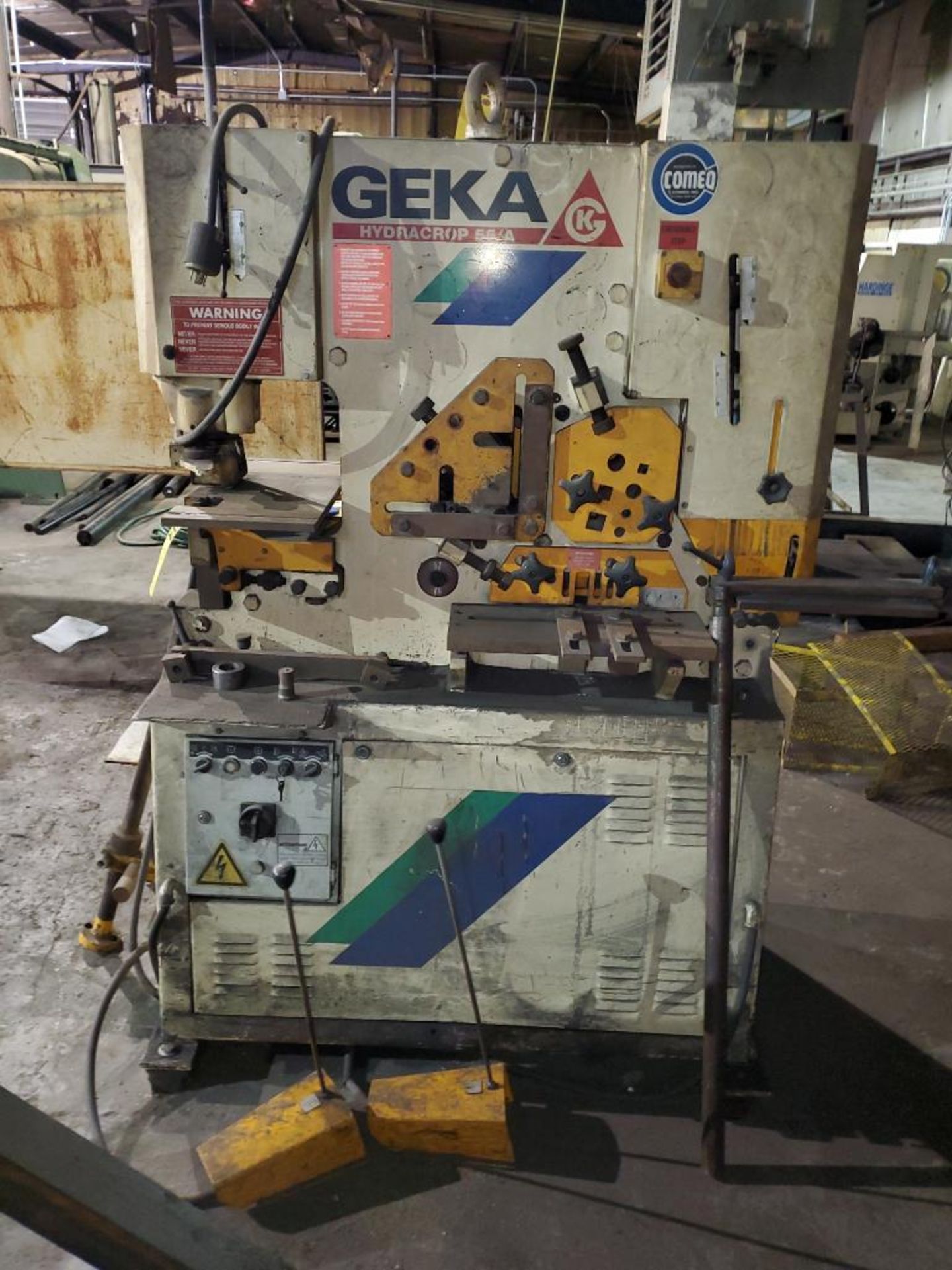 GEKA HYDRACROP 55/A IRONWORKER, DUAL FOOTSWITCH, BAR FEED EXTENSION, PUNCH BLOCK, RACK OF IRONWORKER - Image 15 of 15