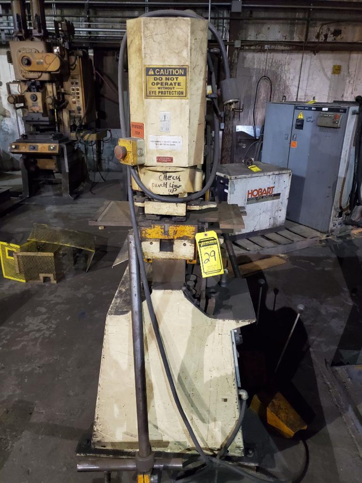 GEKA HYDRACROP 55/A IRONWORKER, DUAL FOOTSWITCH, BAR FEED EXTENSION, PUNCH BLOCK, RACK OF IRONWORKER - Image 10 of 15