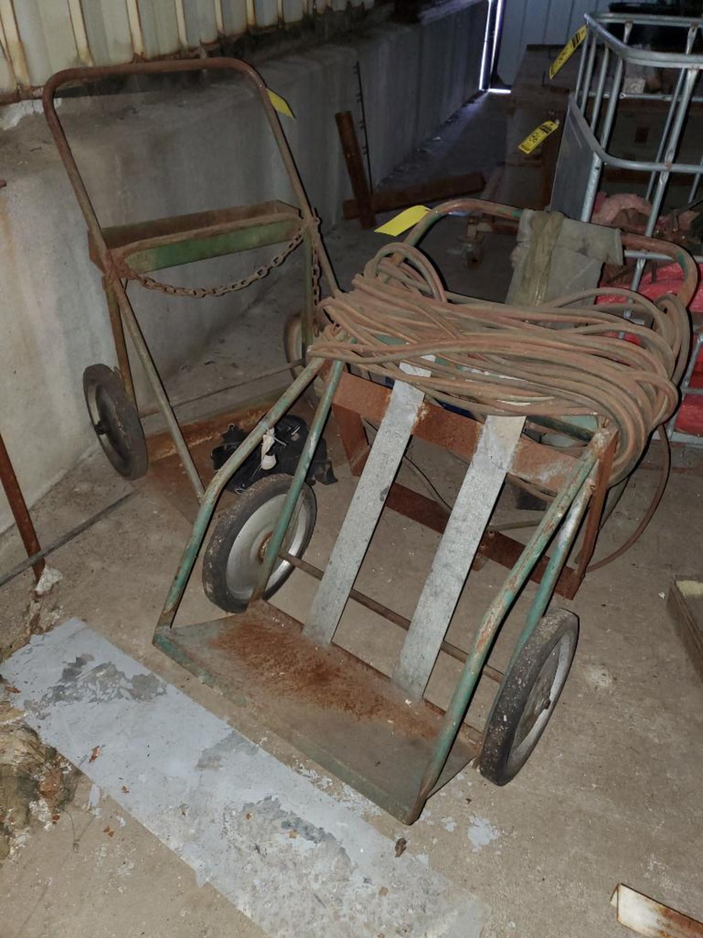 (2) ACETYLENE TORCH CARTS & PALLET OF TWIN LINE HOSE, W/ GAUGES & TORCH HEADS - Image 4 of 10