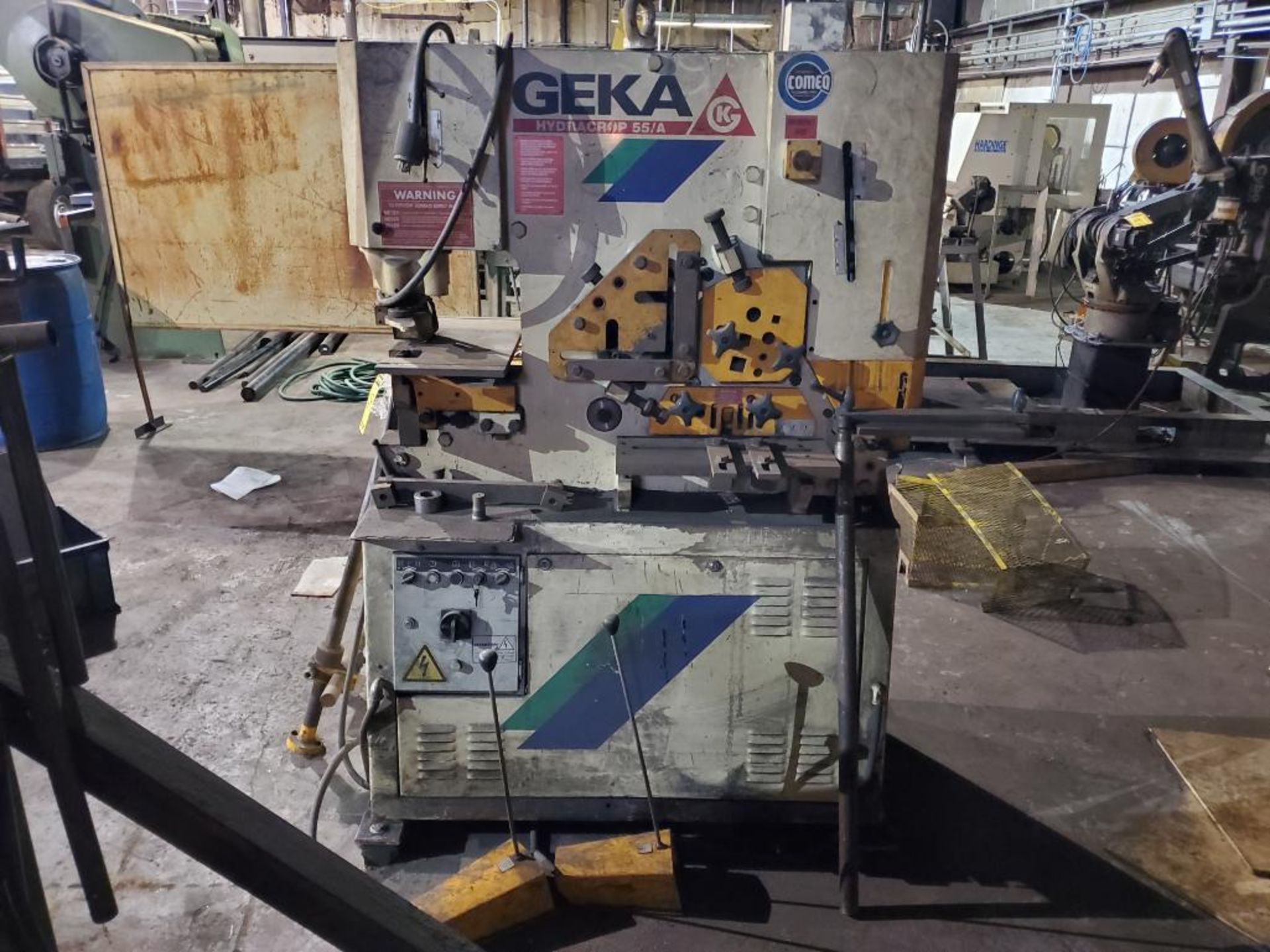 GEKA HYDRACROP 55/A IRONWORKER, DUAL FOOTSWITCH, BAR FEED EXTENSION, PUNCH BLOCK, RACK OF IRONWORKER - Image 6 of 15