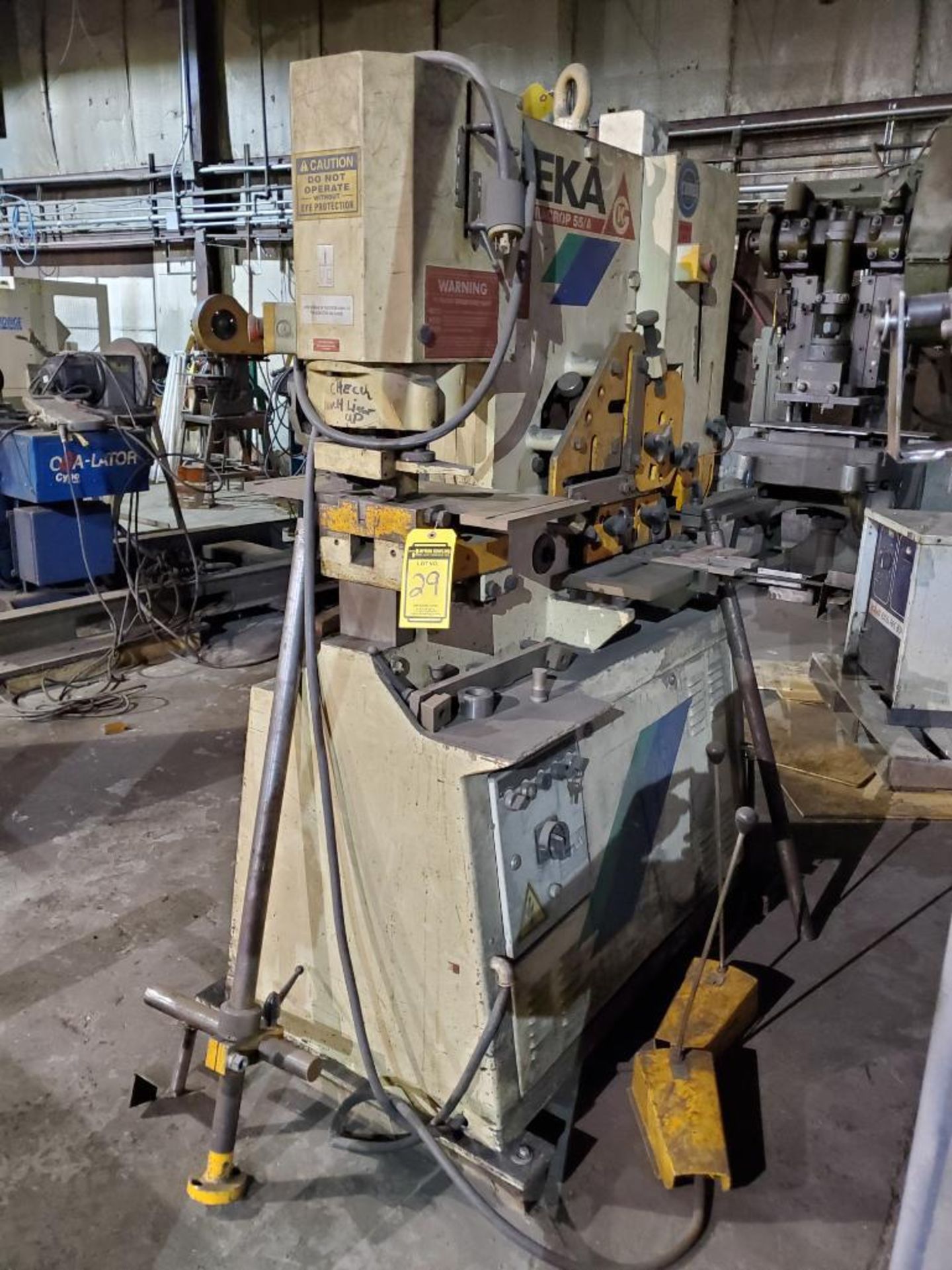 GEKA HYDRACROP 55/A IRONWORKER, DUAL FOOTSWITCH, BAR FEED EXTENSION, PUNCH BLOCK, RACK OF IRONWORKER - Image 9 of 15