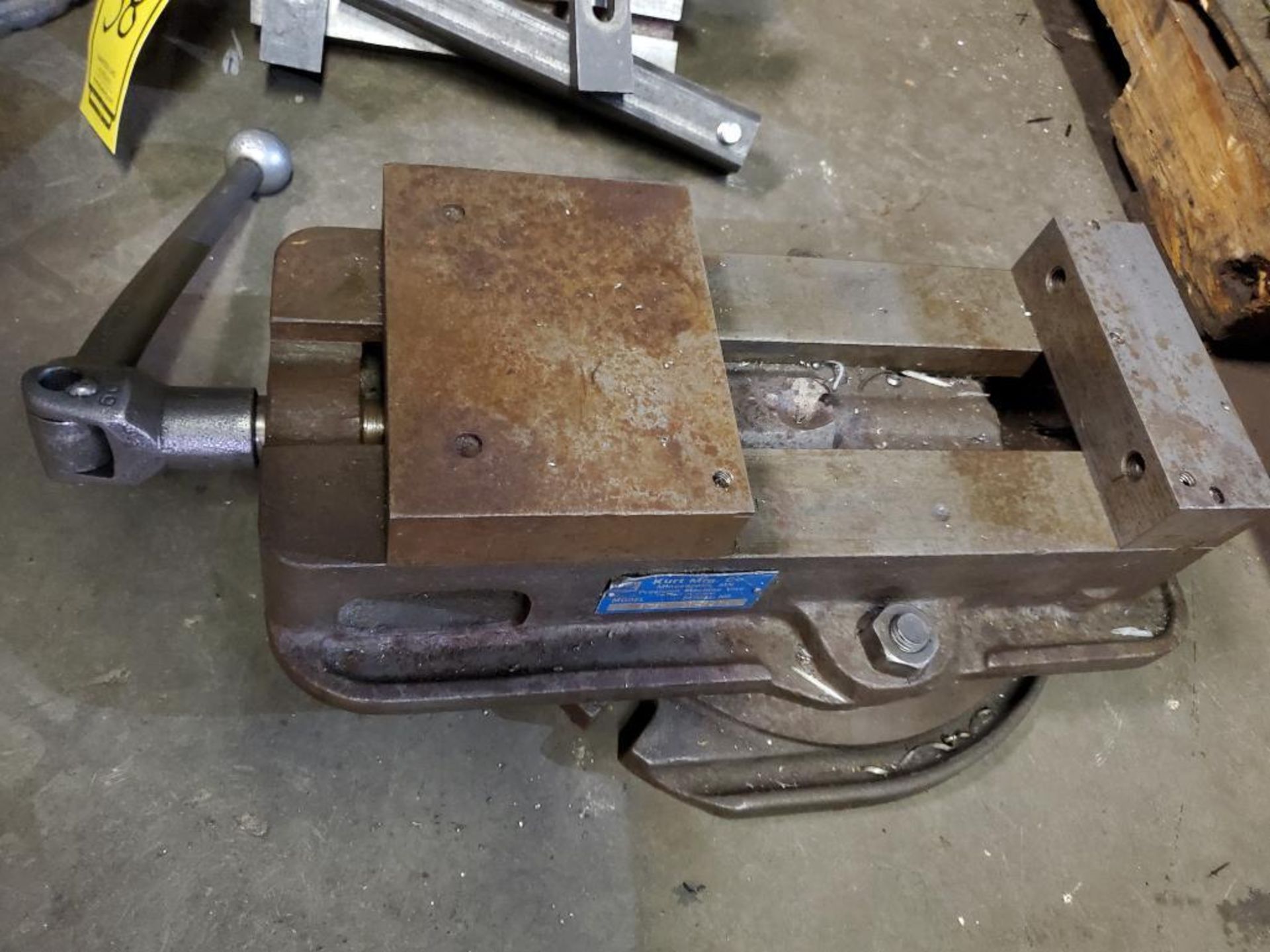 KURT D675 6" MACHINE VISE ON ROTARY BASE - Image 3 of 5