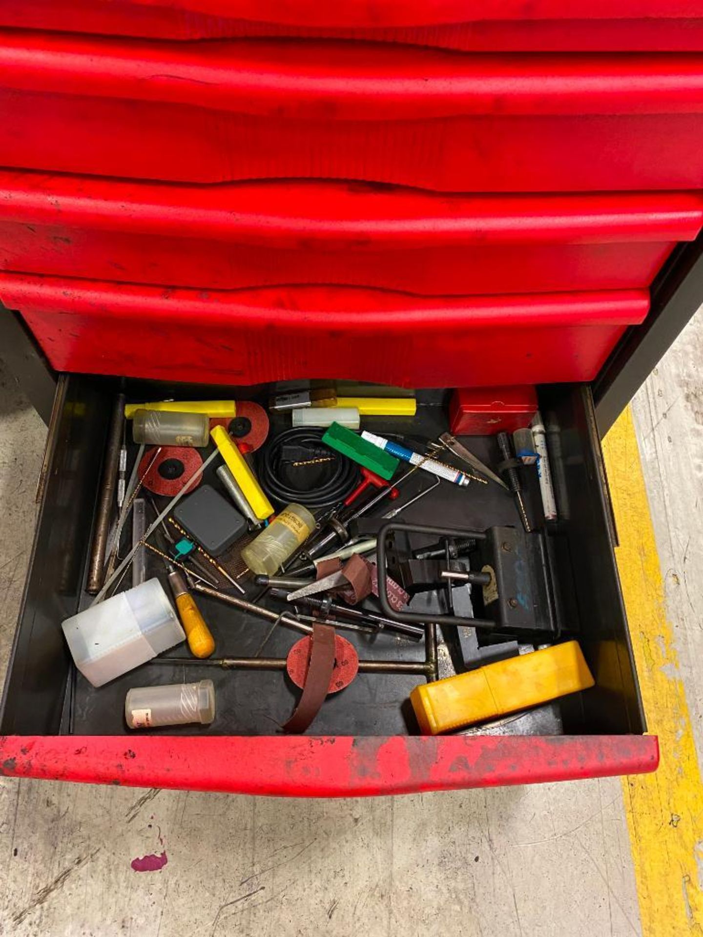 Rubbermaid Tool Chest - Image 4 of 4