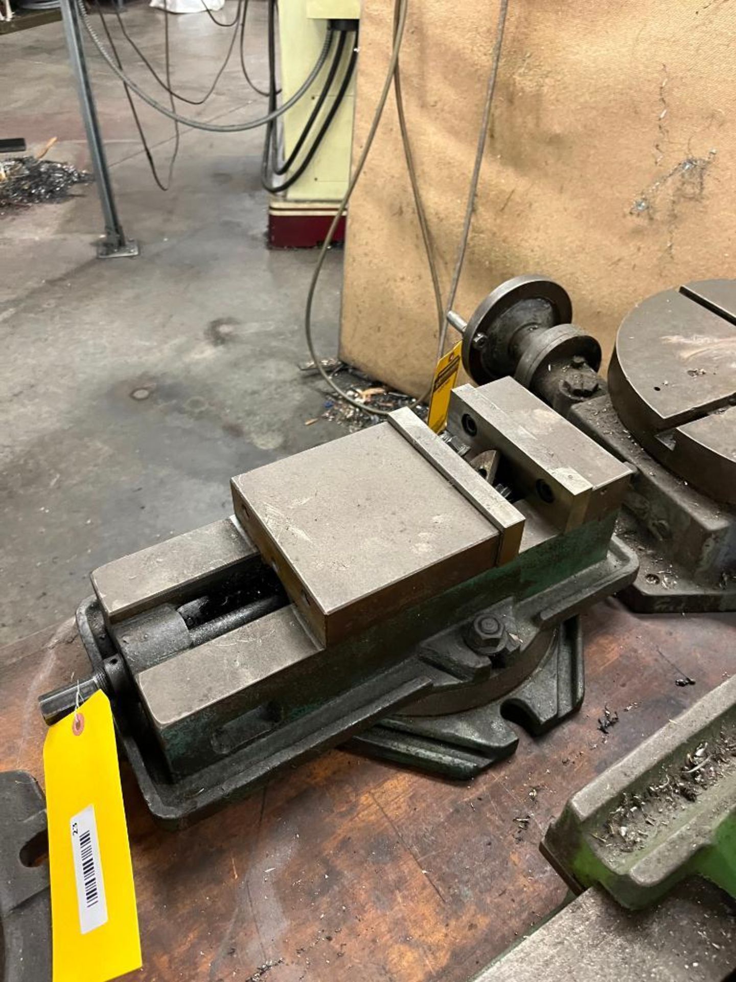 6" machine vise